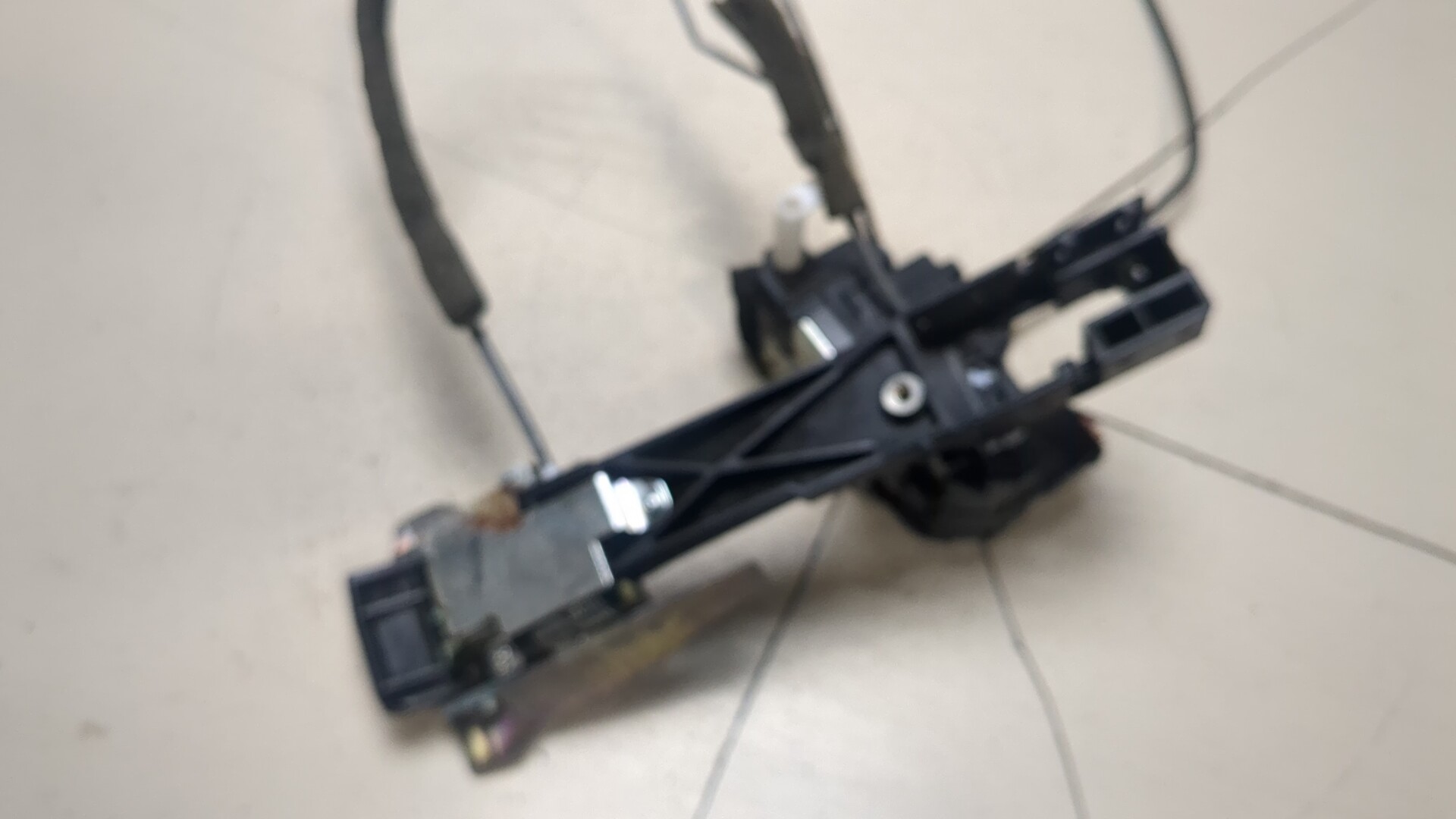 Замок двери передней правой