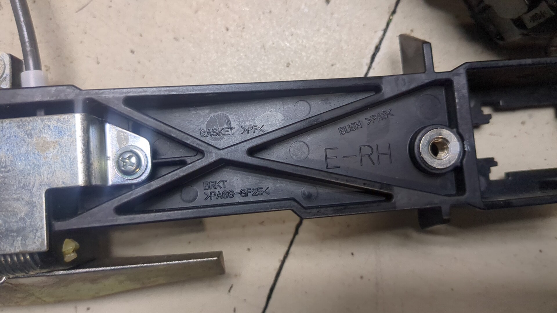 Замок двери передней правой