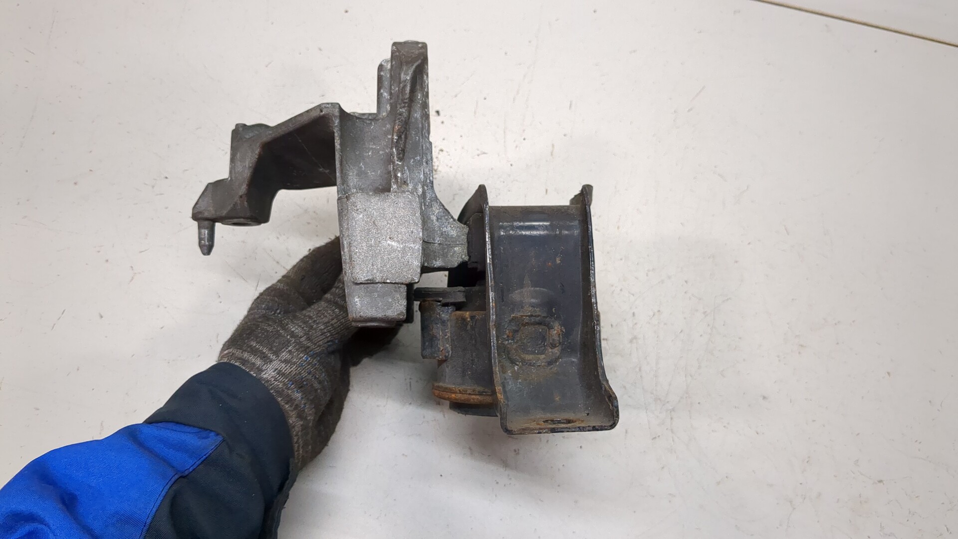 Опора двигателя