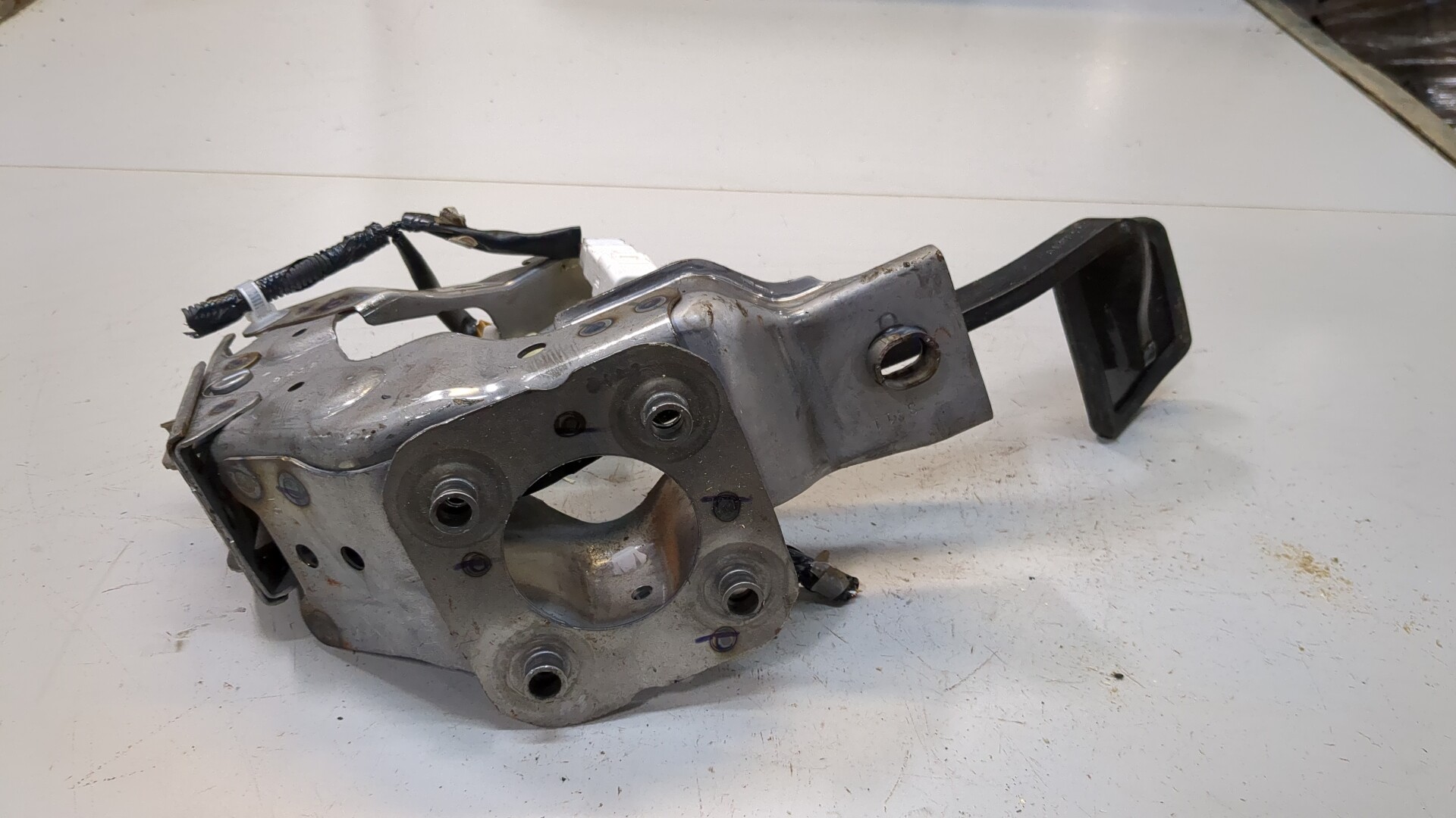 Педаль тормоза