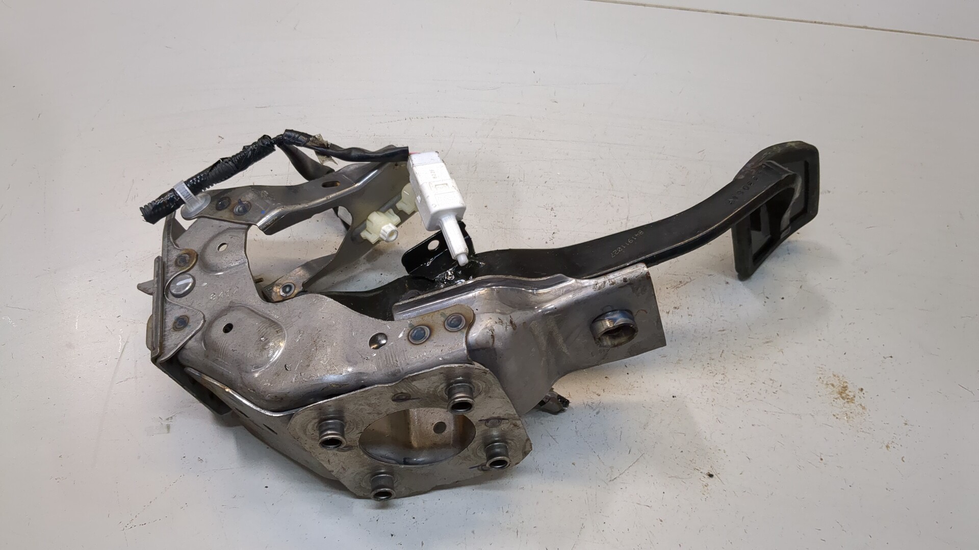 Педаль тормоза