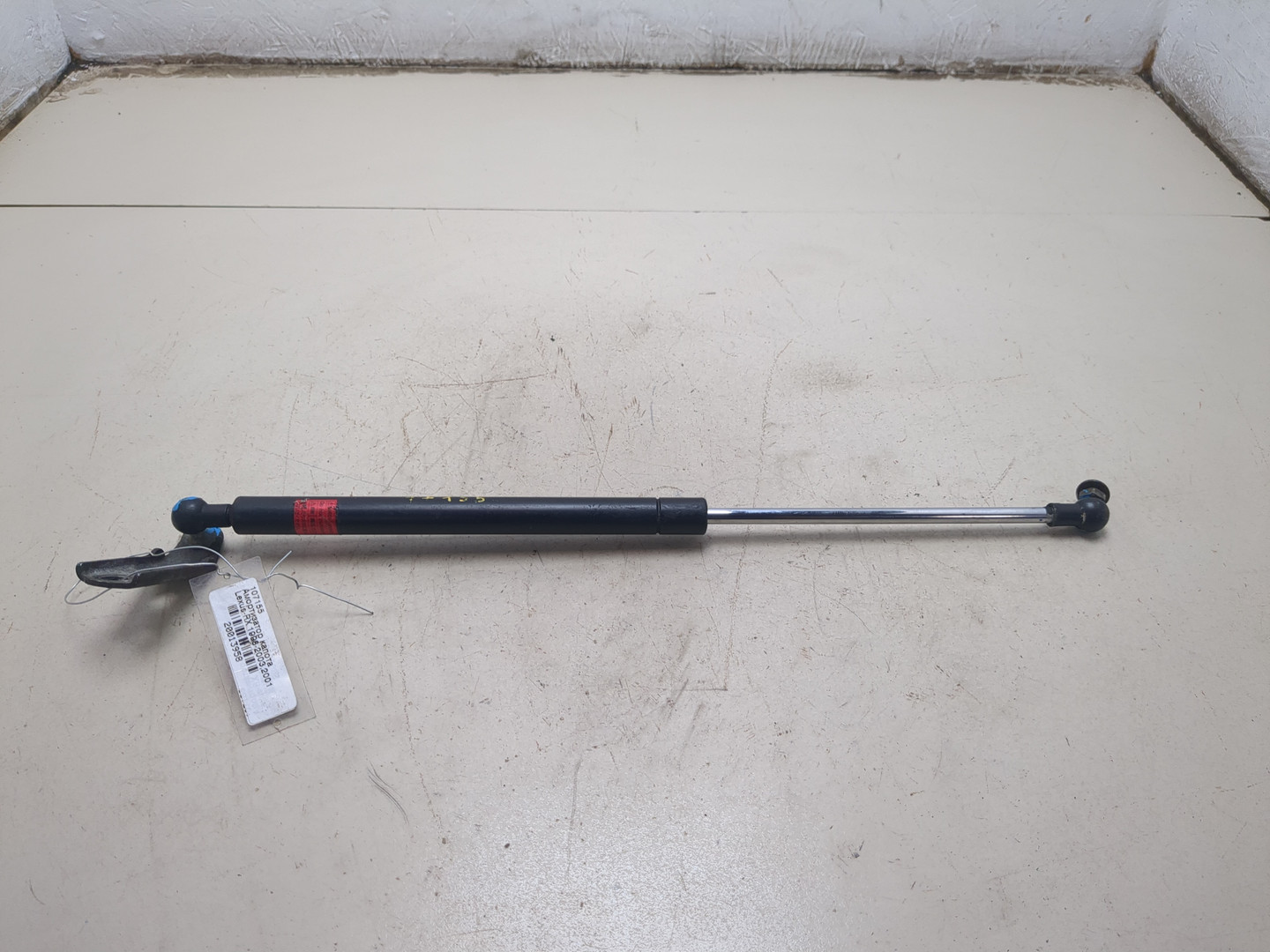 Амортизатор капота