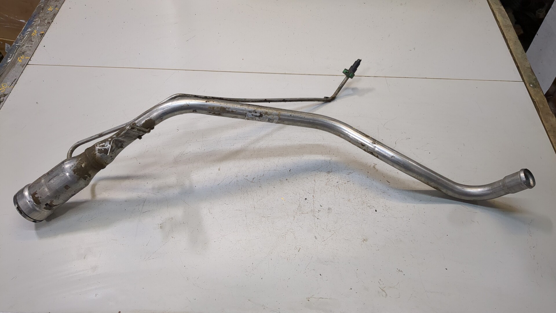 Горловина топливного бака