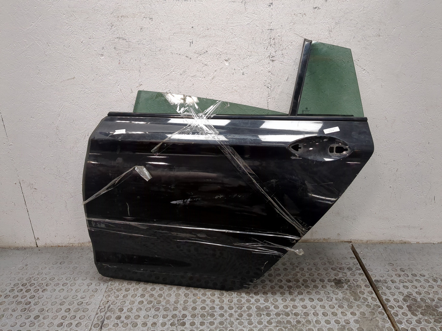 Дверь задняя левая