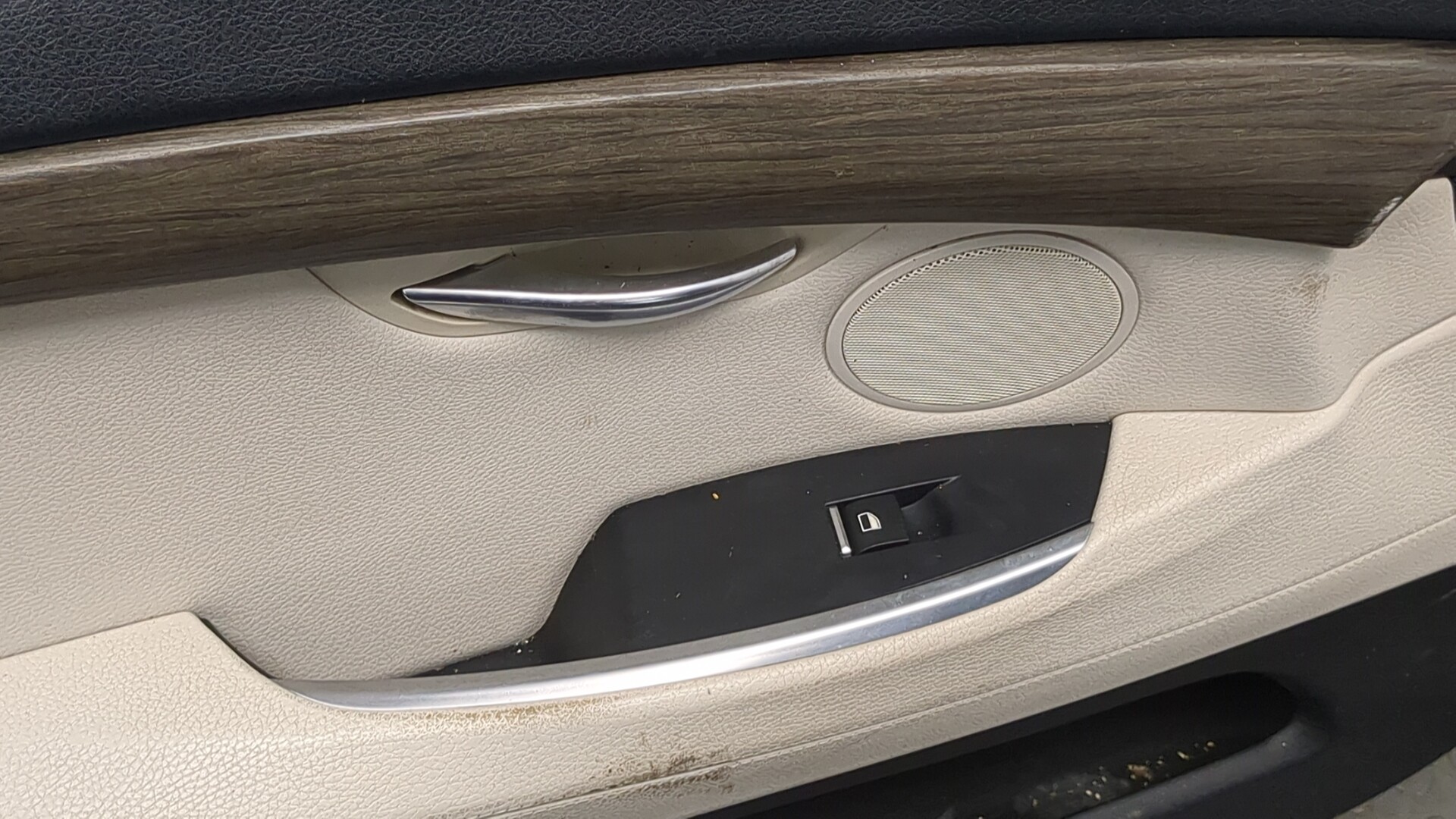 Дверь передняя левая