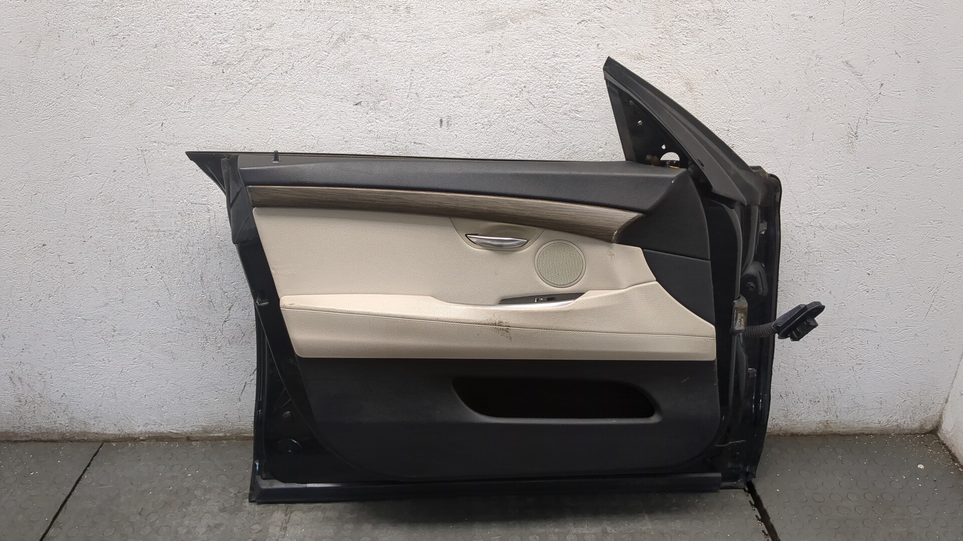 Дверь передняя левая