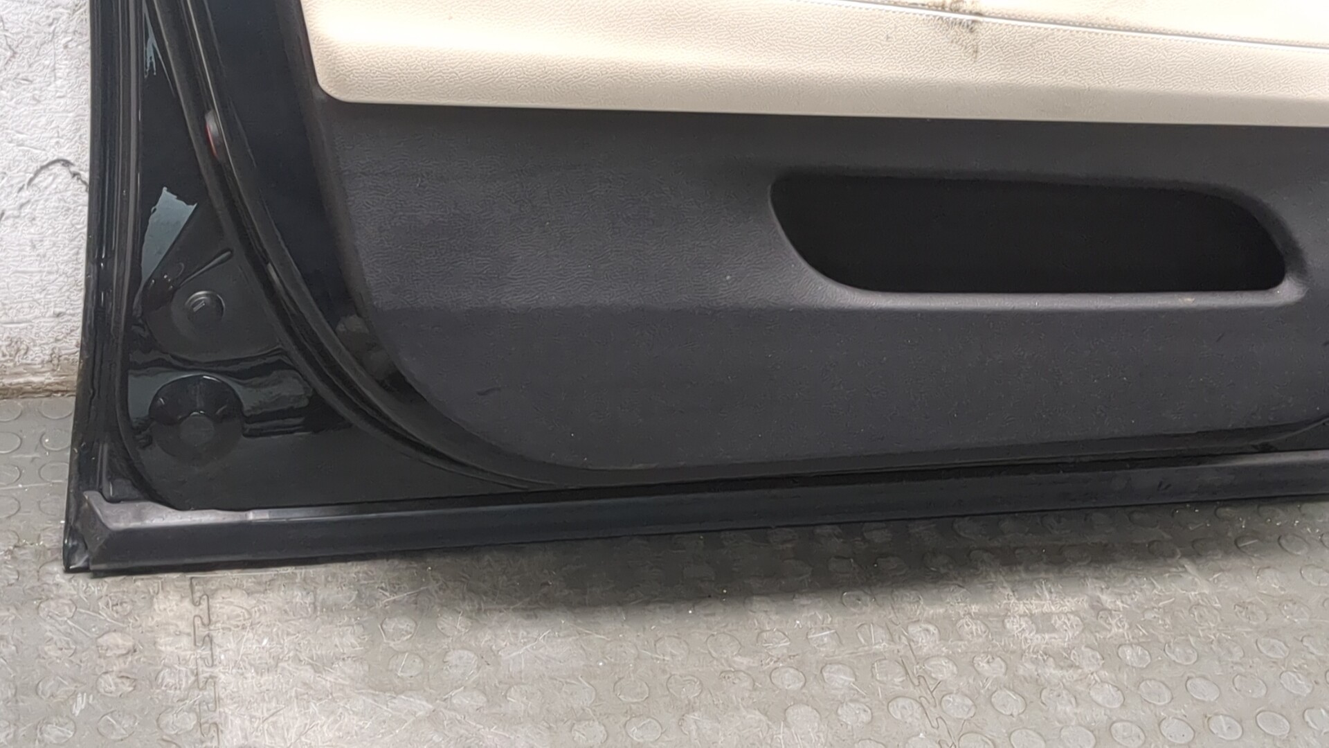 Дверь передняя левая