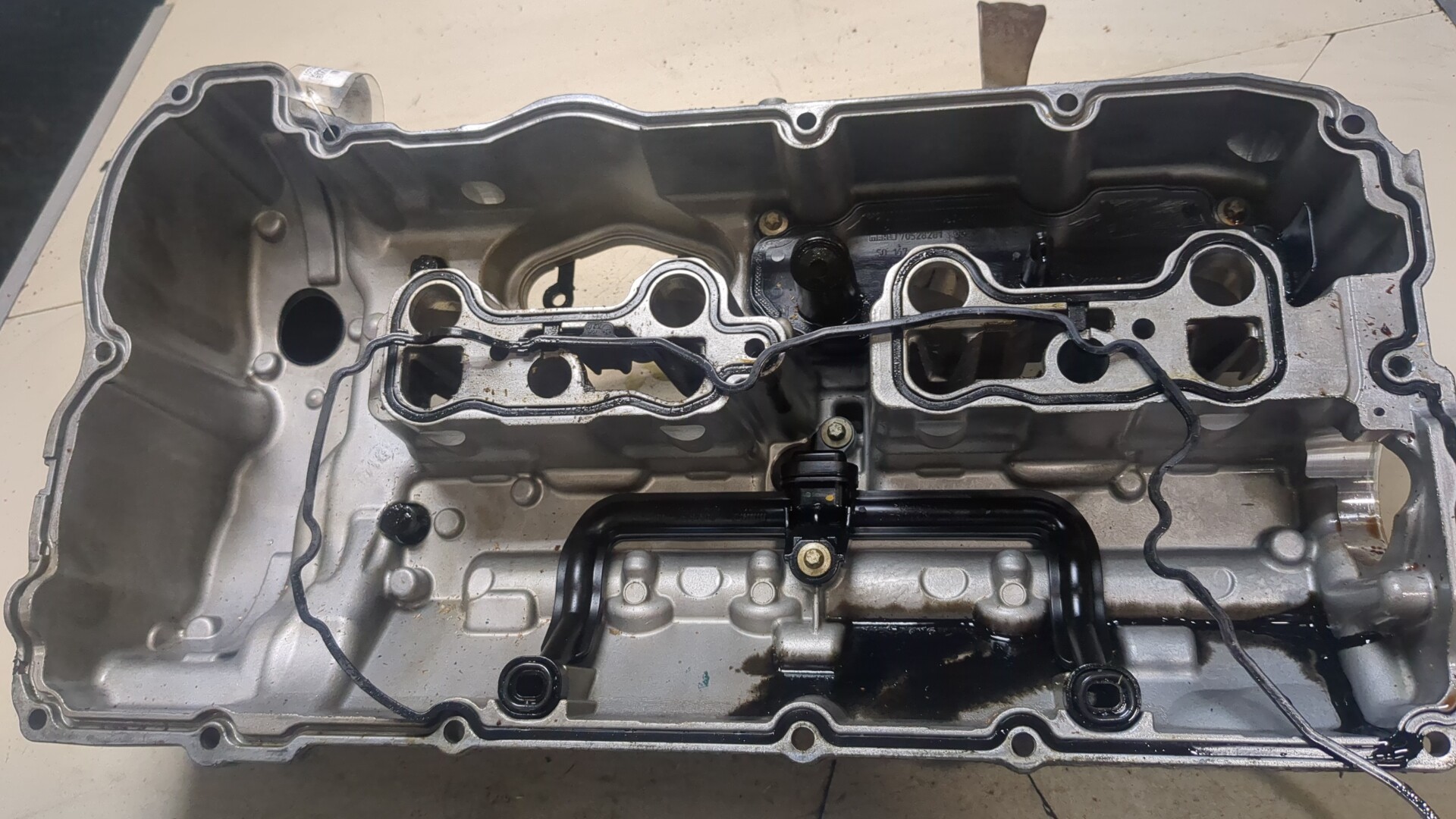 Крышка клапанная ГБЦ