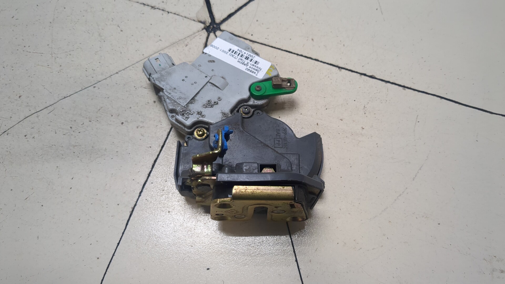 Замок двери задней левой