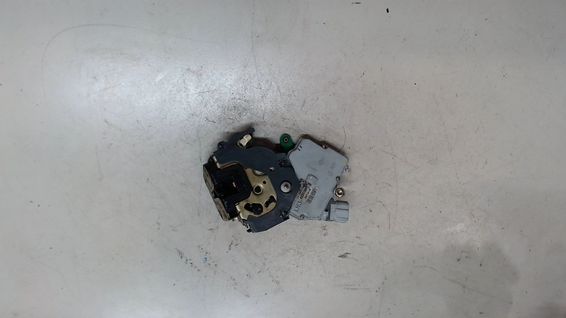 Замок двери задней левой