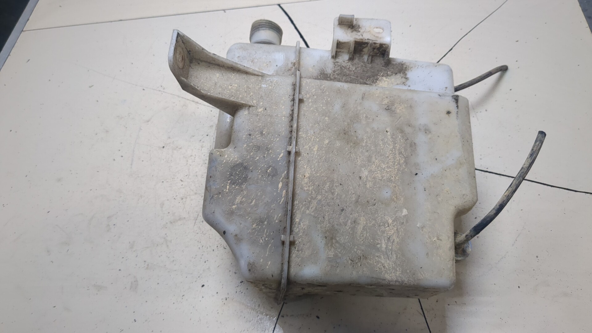 Бачок омывателя лобового стекла