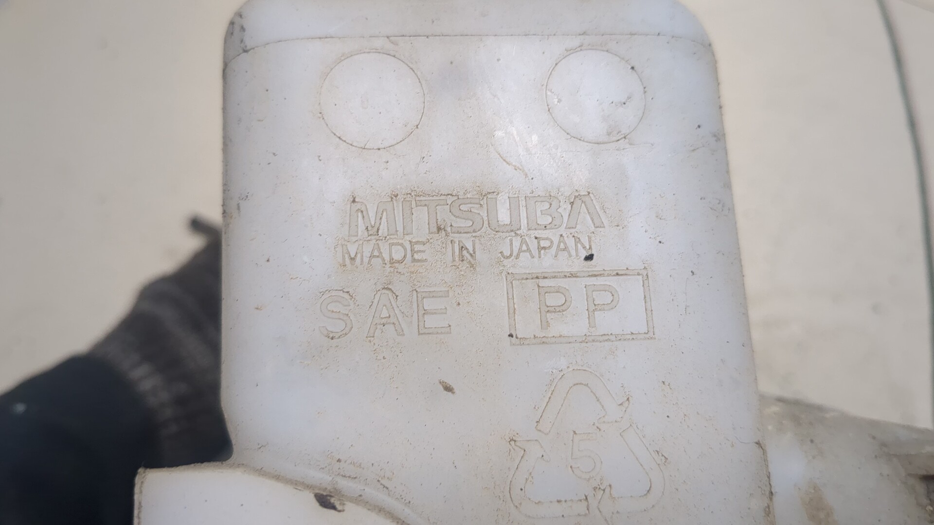 Бачок омывателя лобового стекла