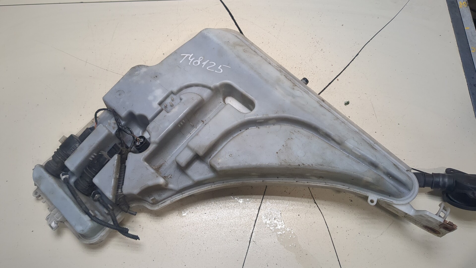 Бачок омывателя лобового стекла