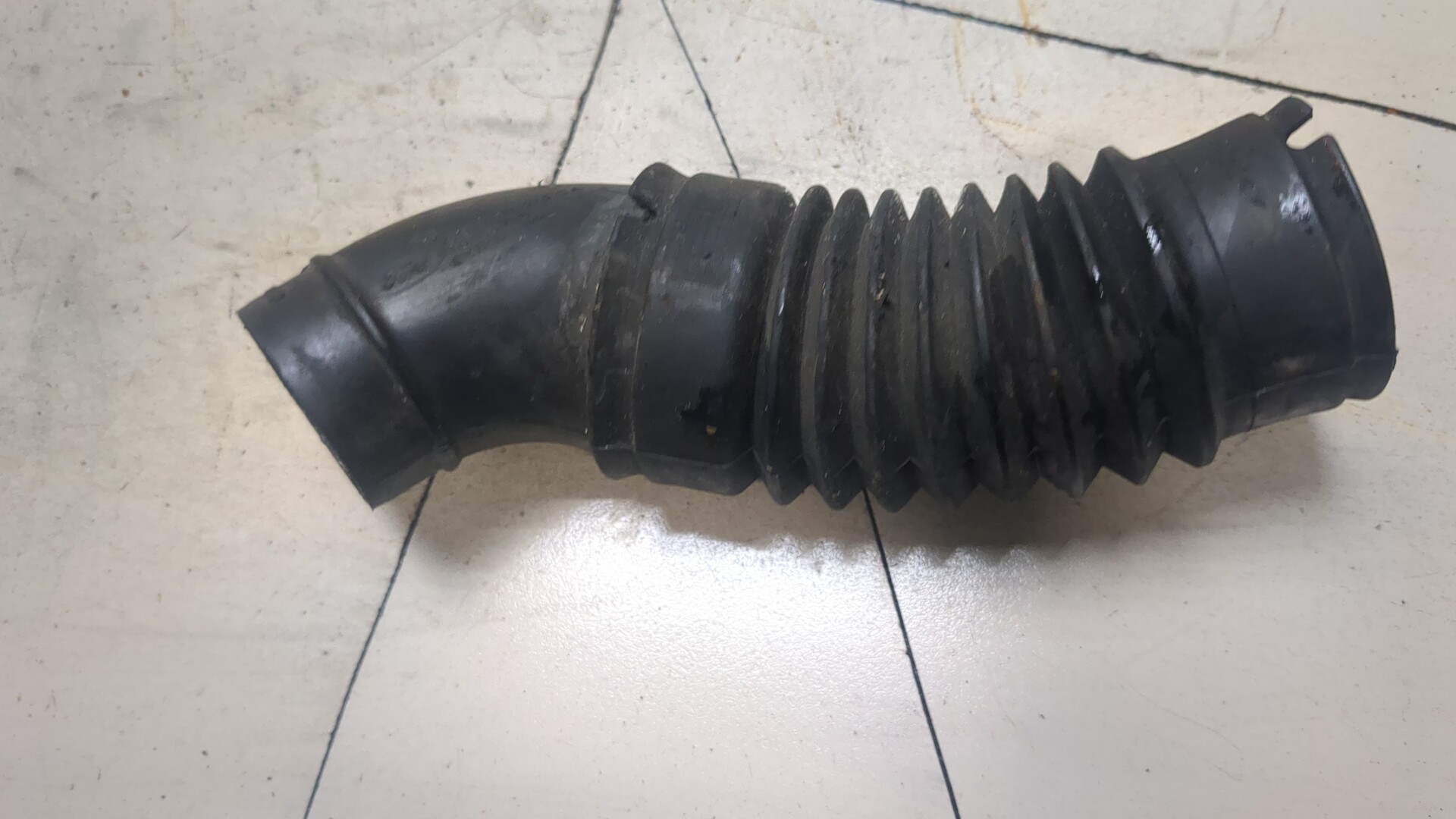 Патрубок воздушного фильтра