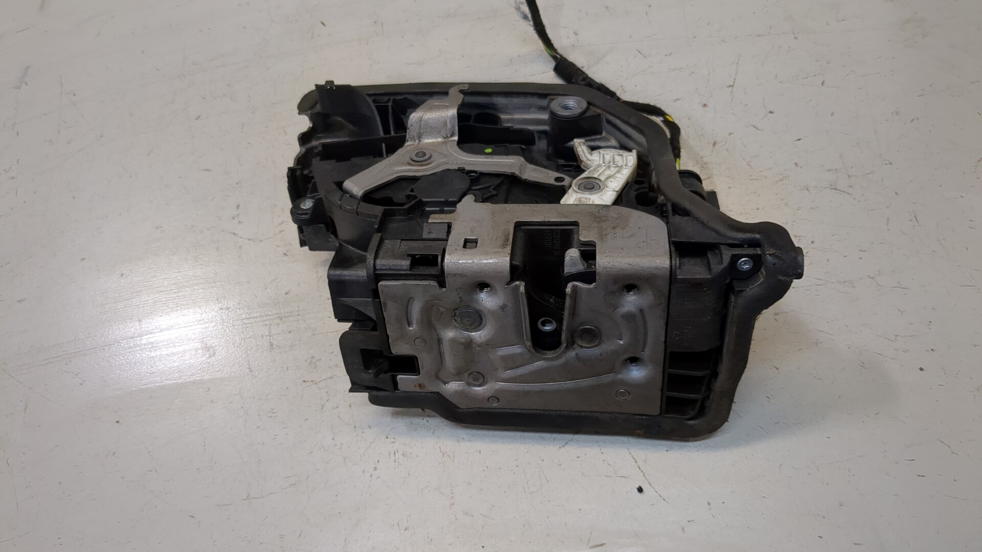 Замок двери задней правой