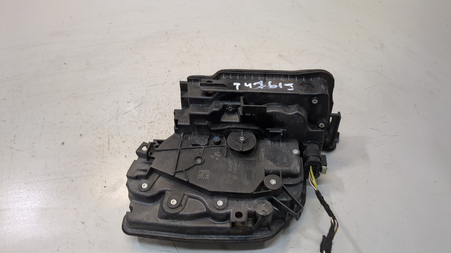 Замок двери задней правой