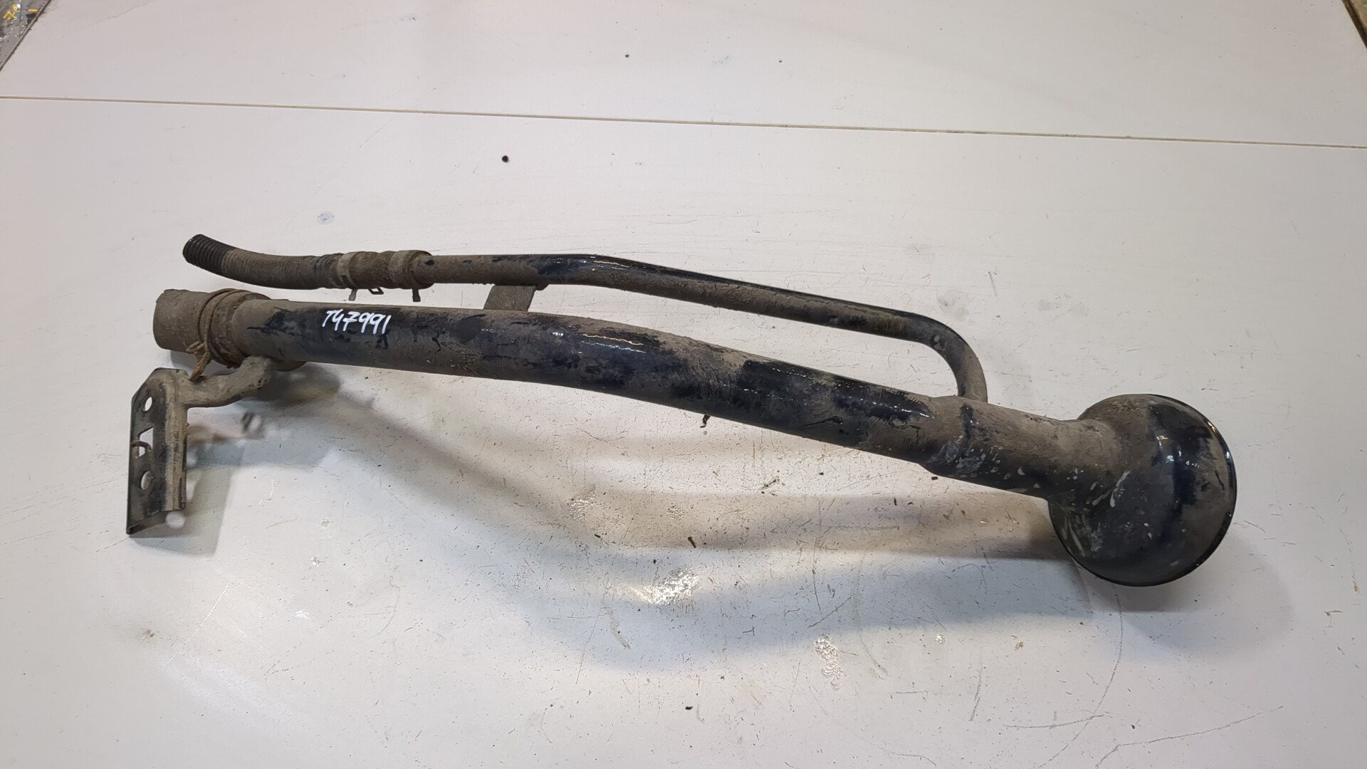 Горловина топливного бака