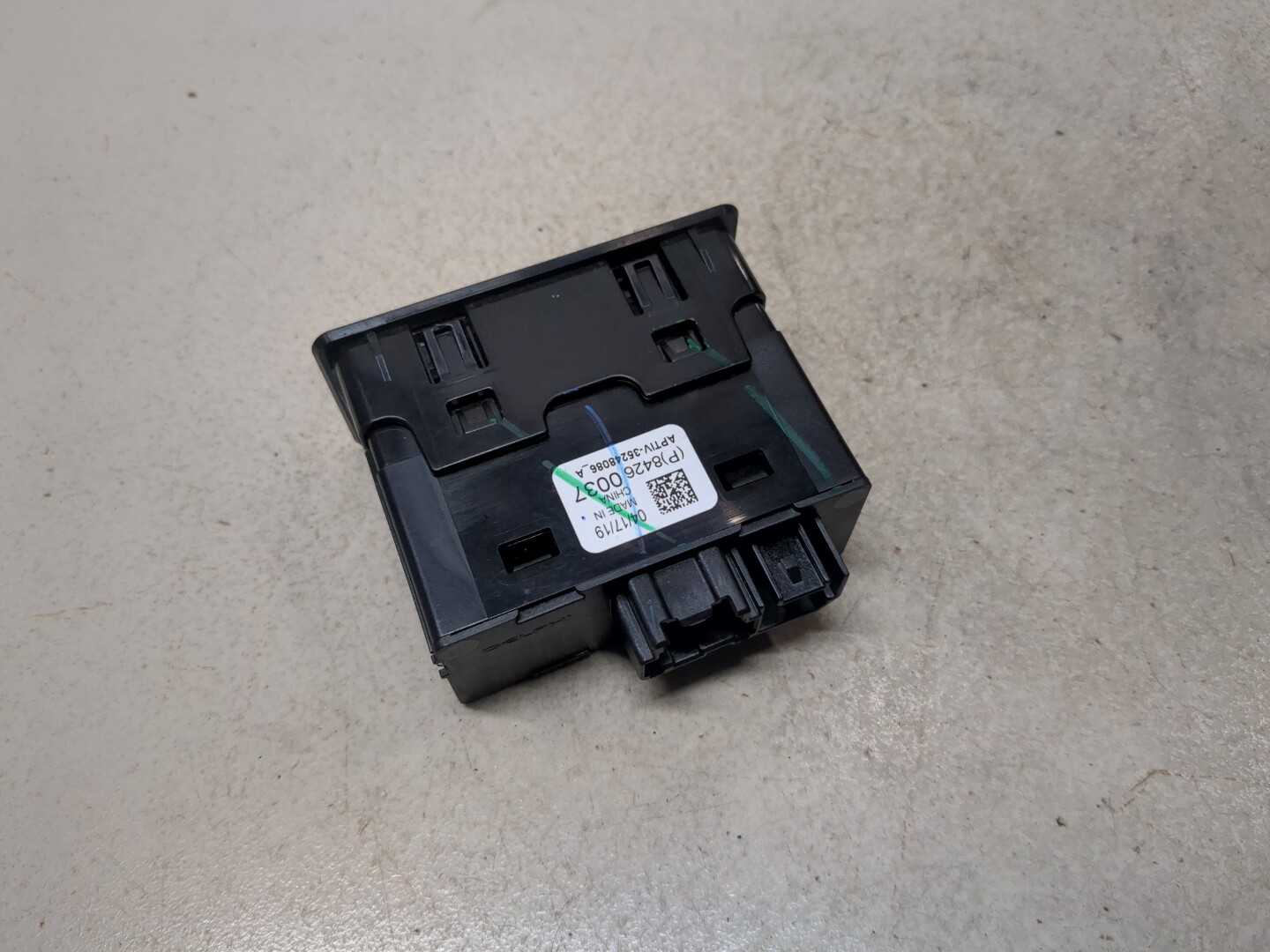Гнездо AUX / USB IN