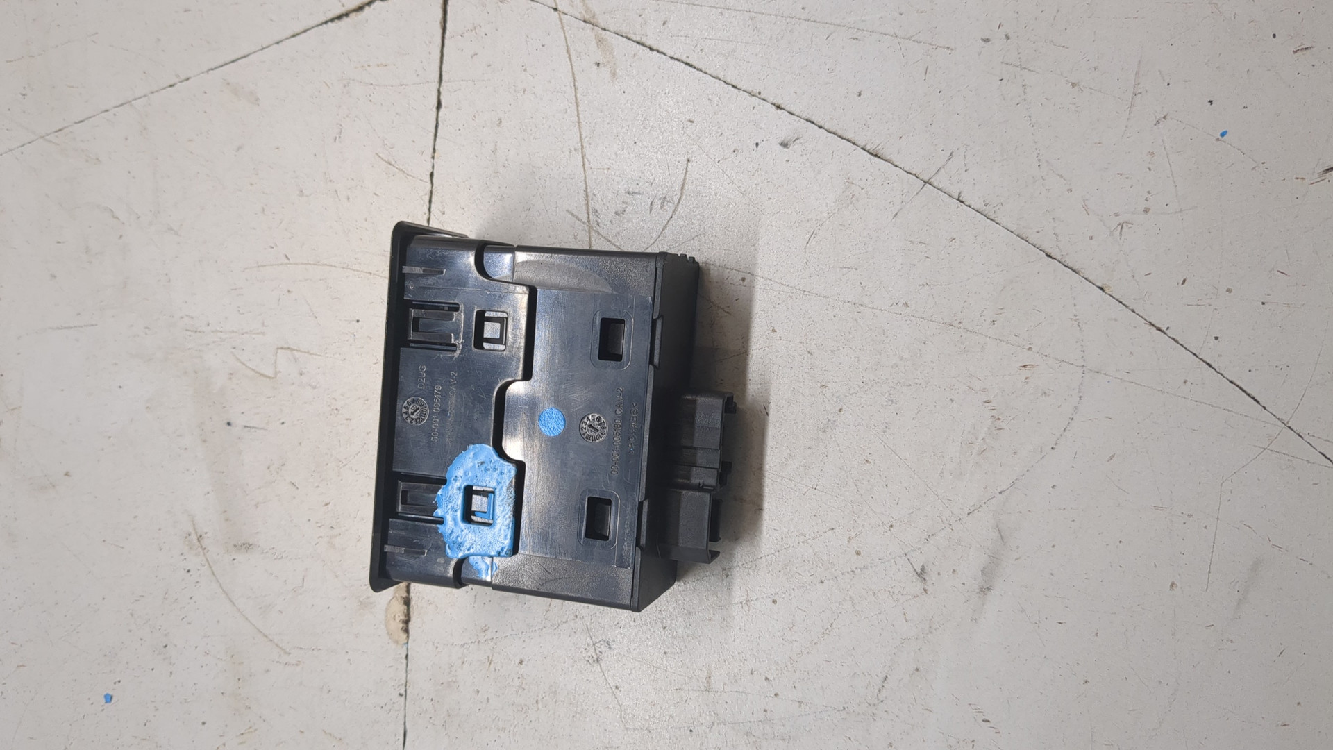 Гнездо AUX / USB IN