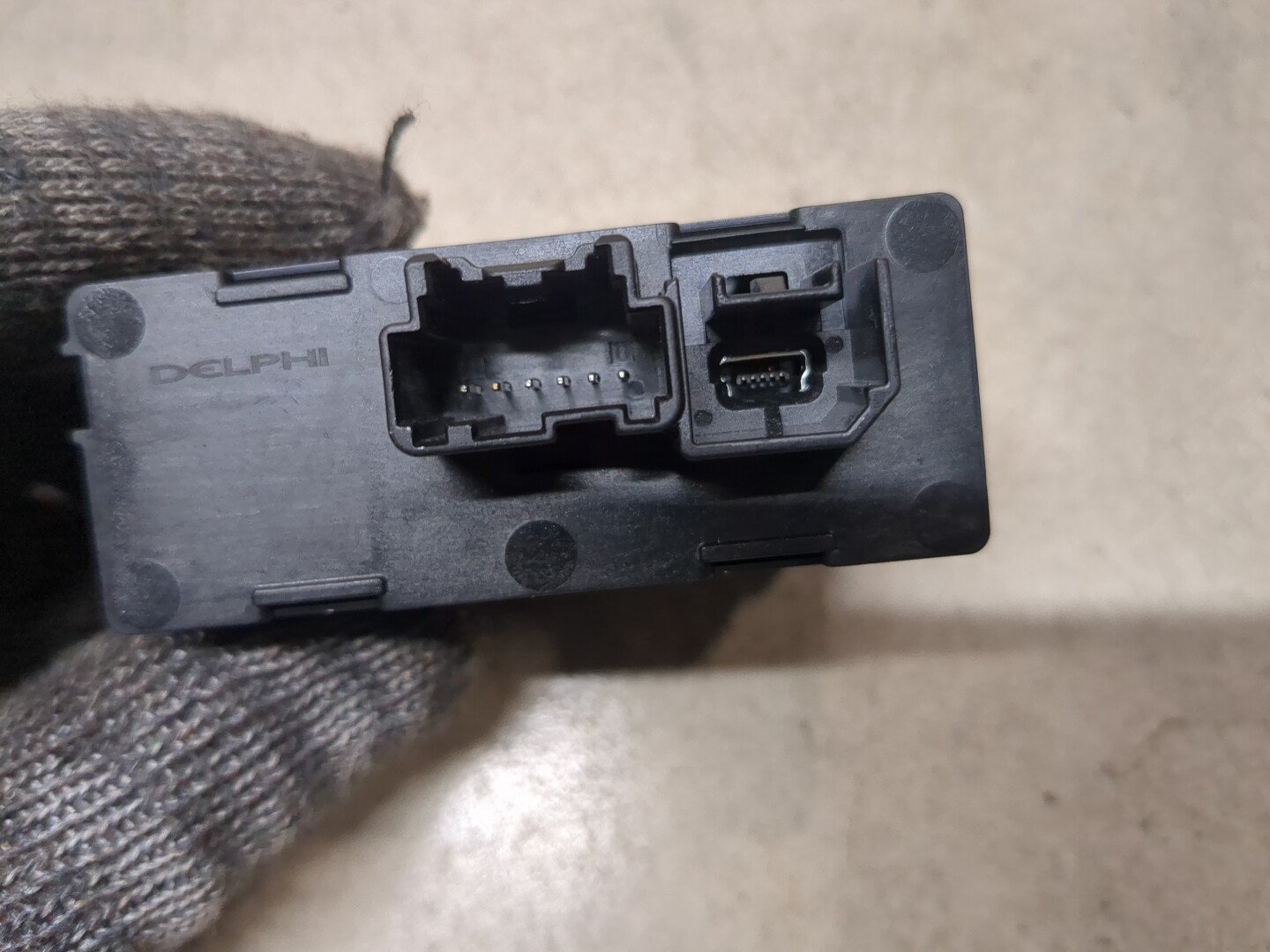 Гнездо AUX / USB IN