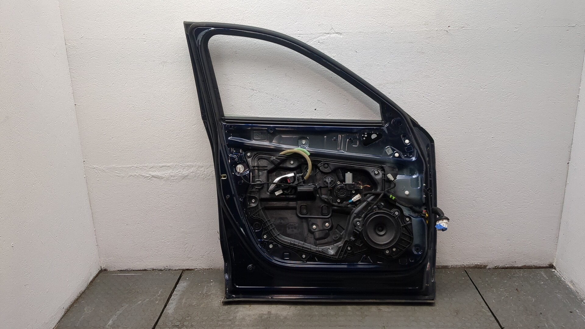 Дверь передняя левая