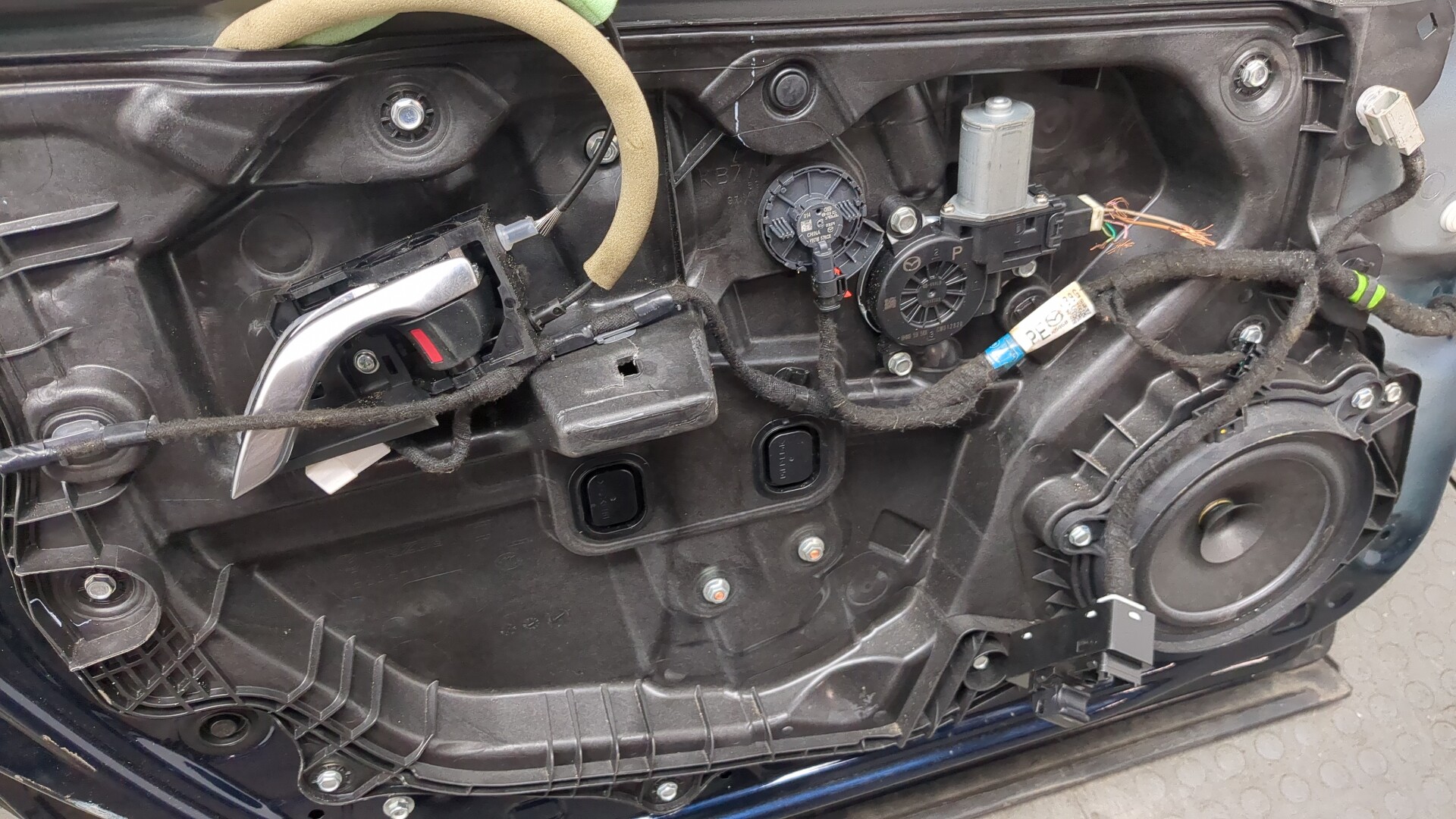 Дверь передняя левая