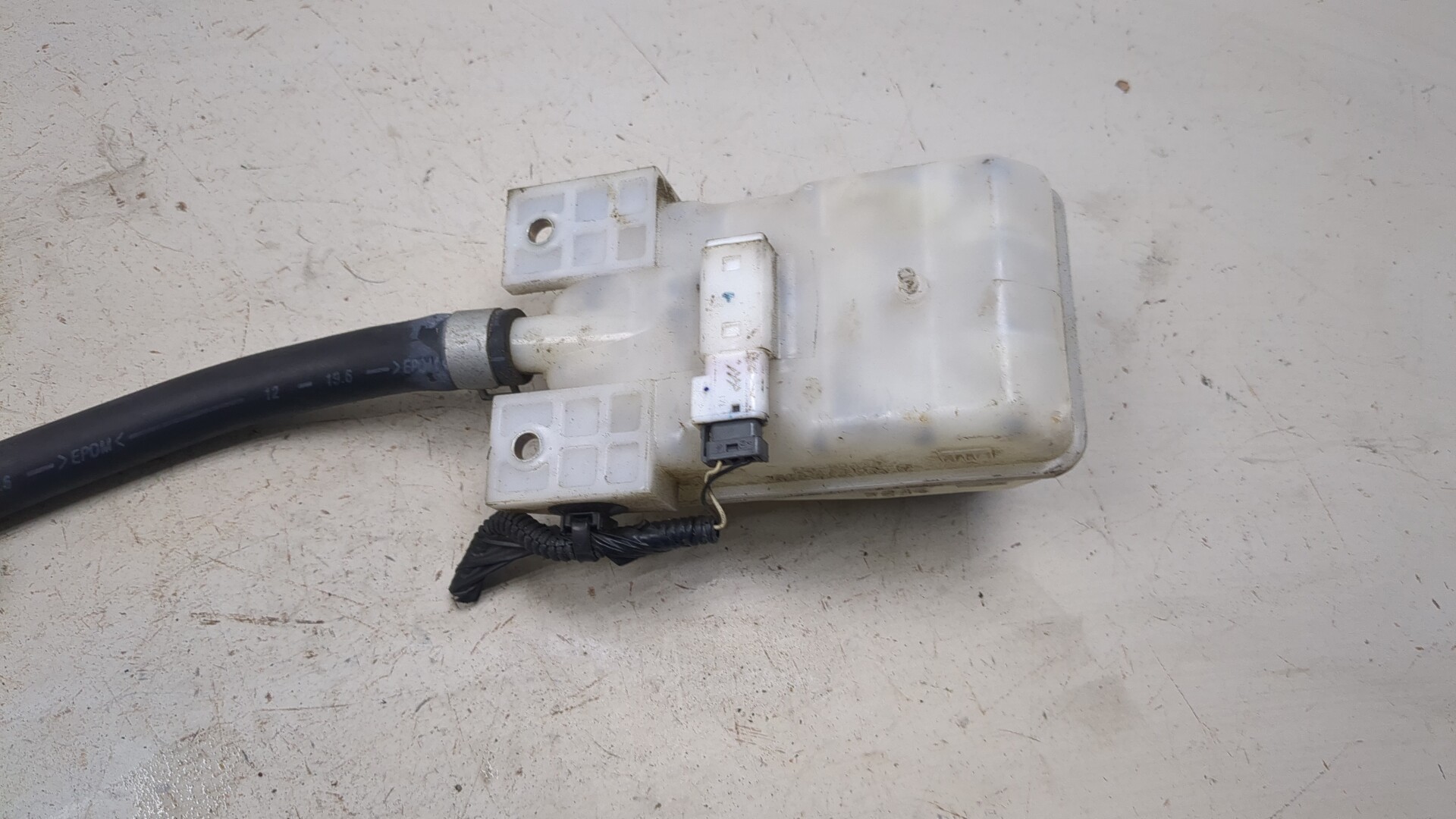 Бачок главного тормозного цилиндра