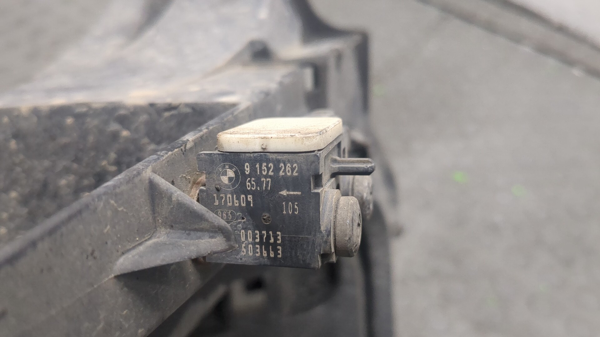 Кронштейн фар левый