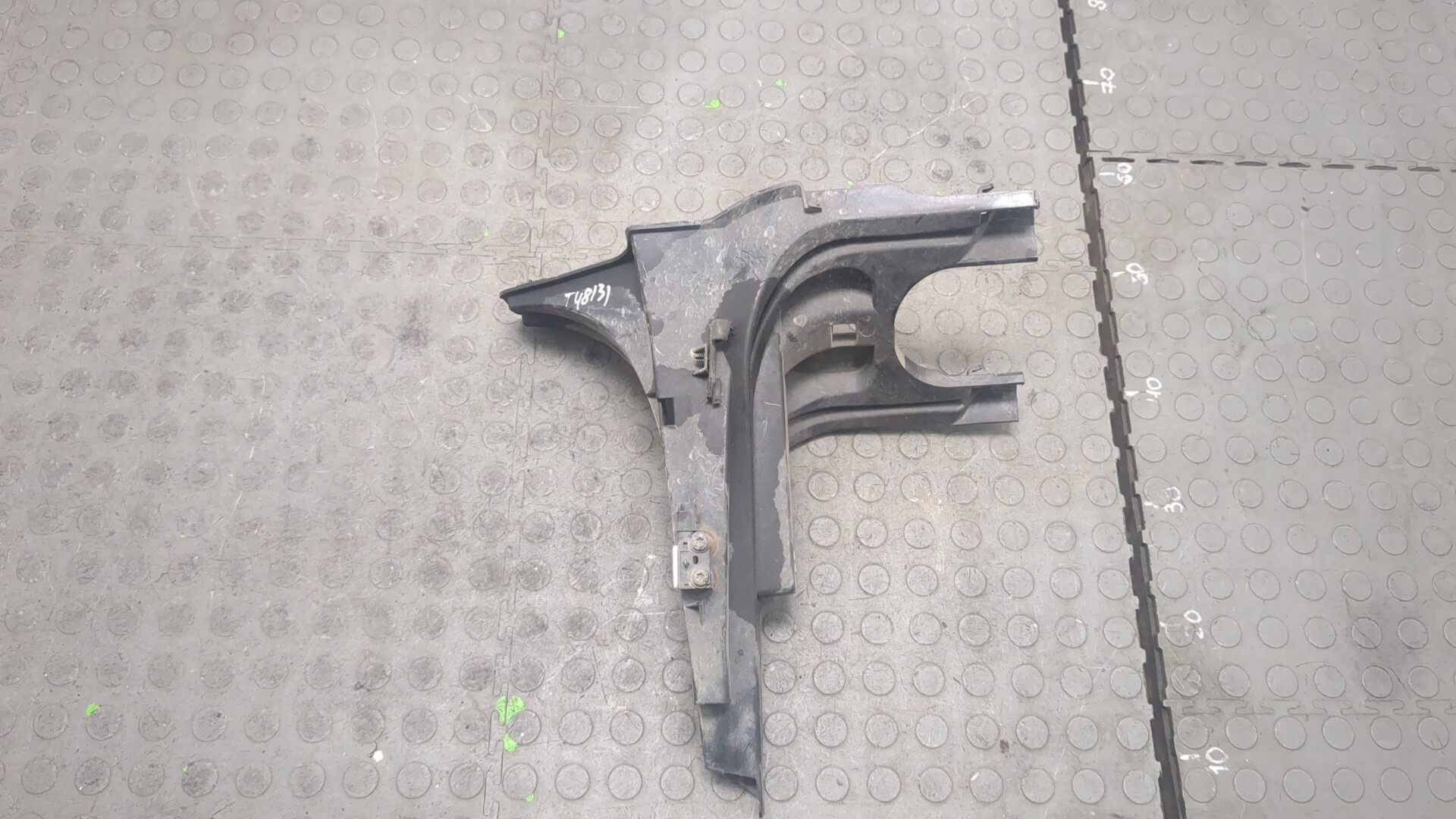 Кронштейн фар левый