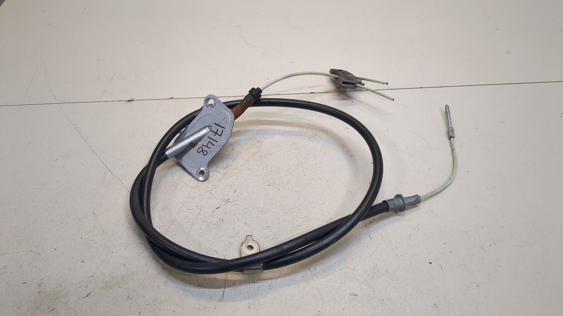 Трос стояночного тормоза