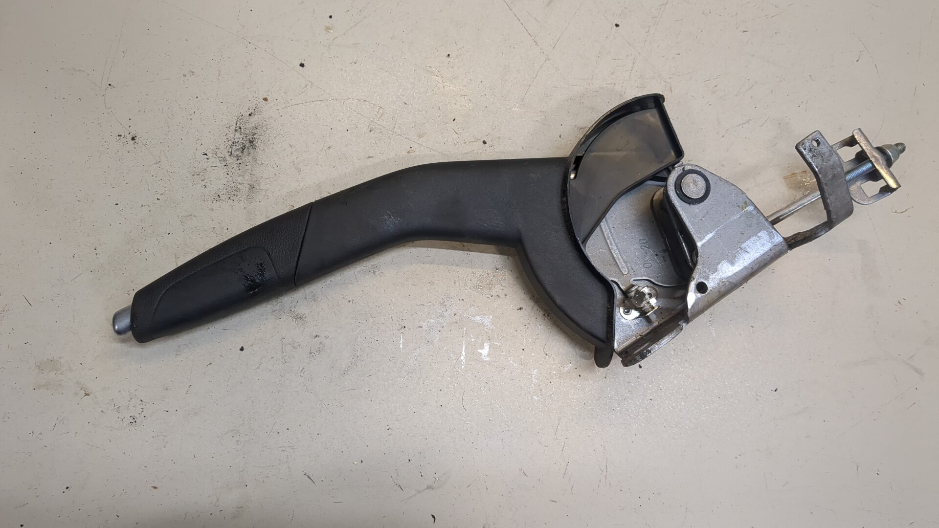 Рычаг стояночного тормоза