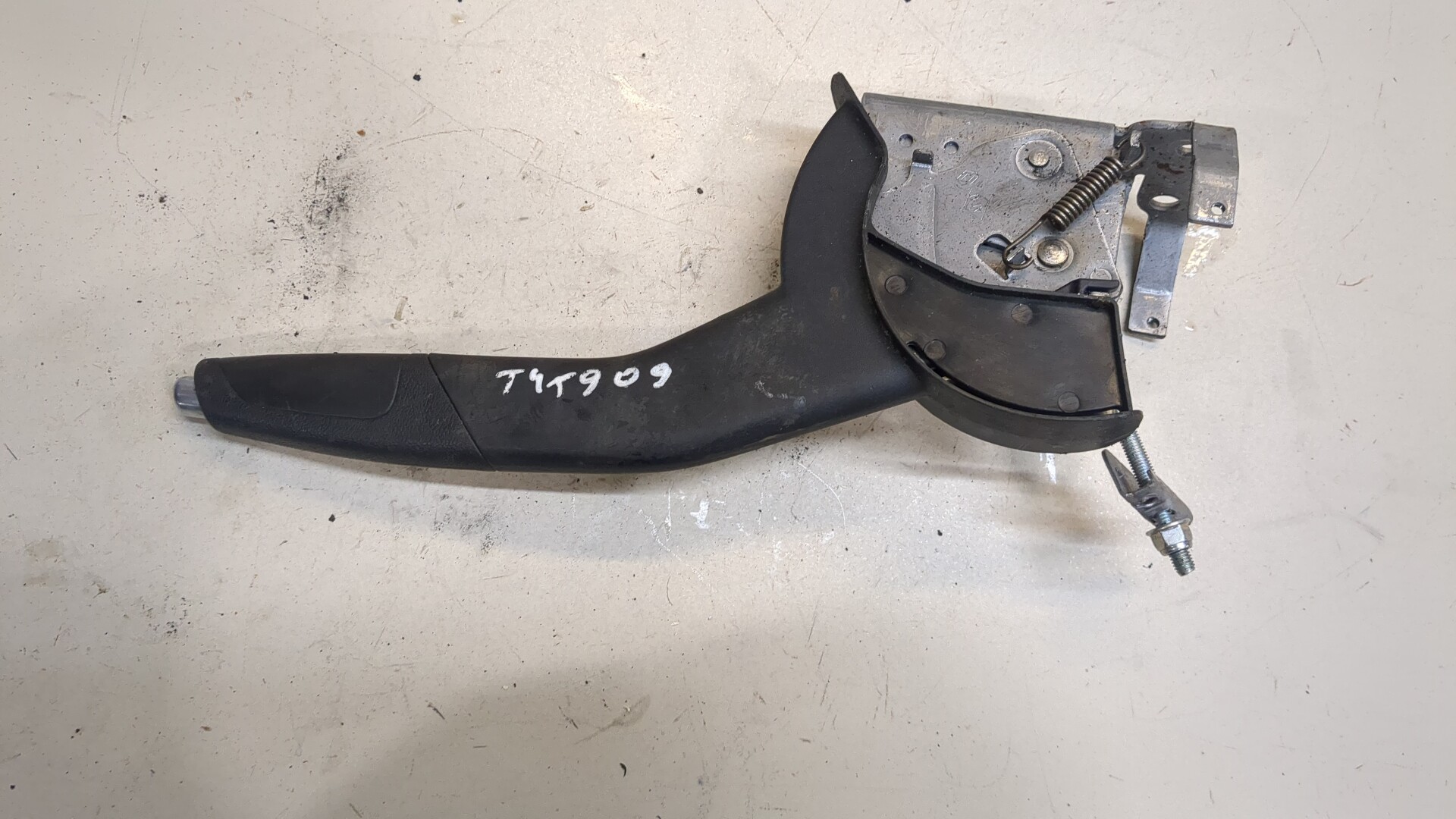 Рычаг стояночного тормоза