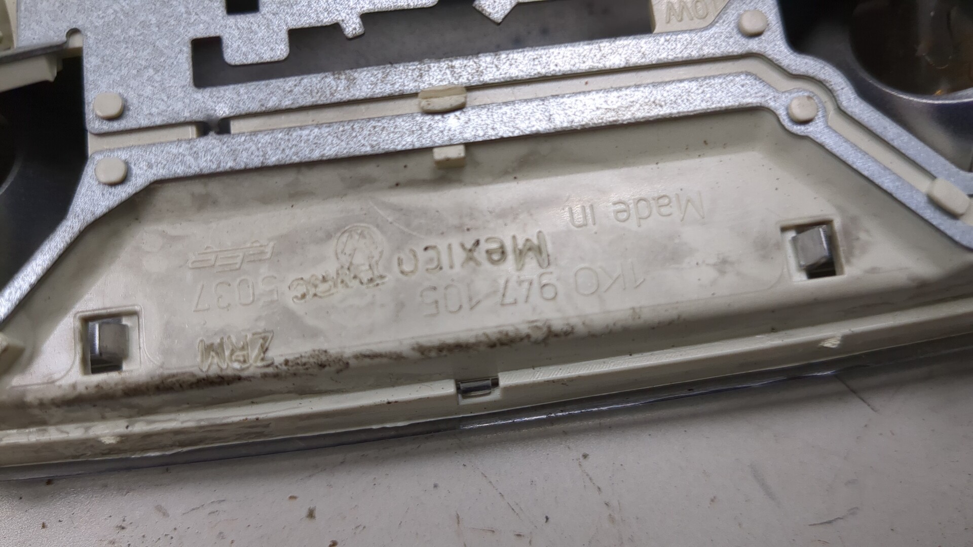 Плафон салонный