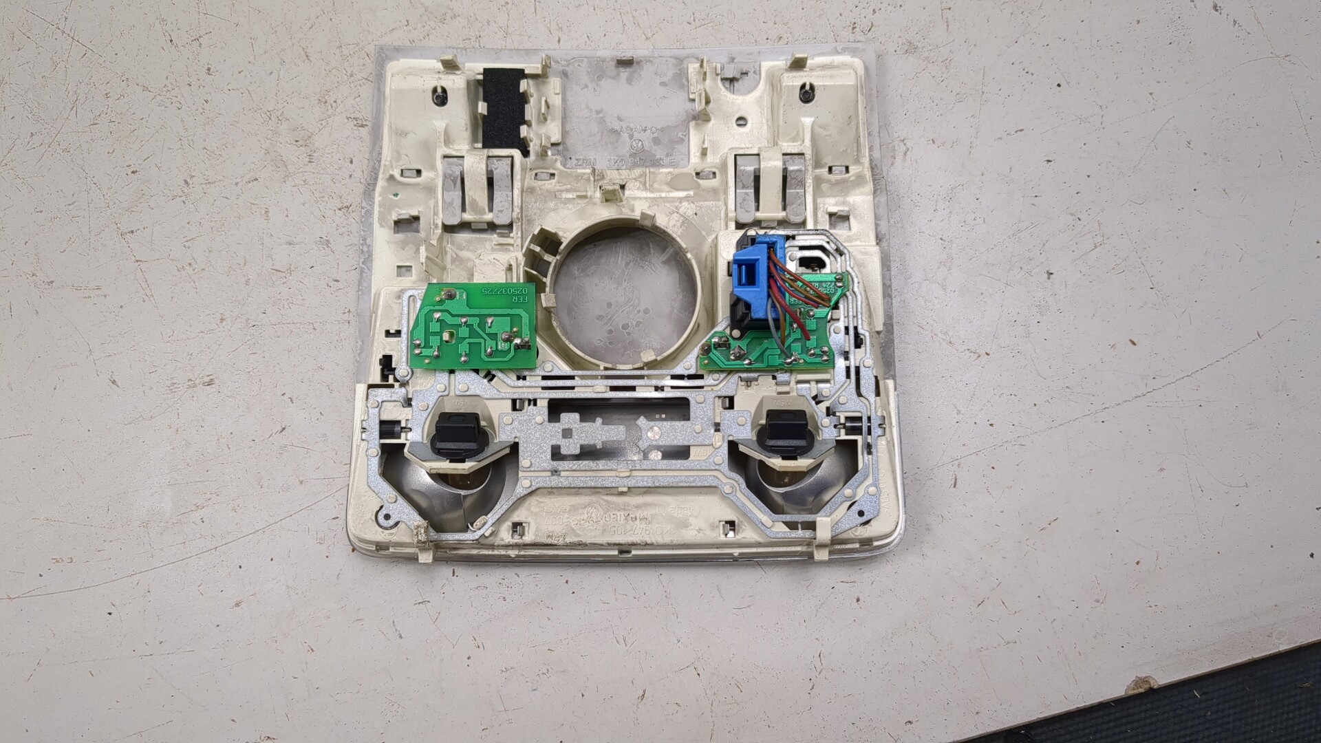 Плафон салонный