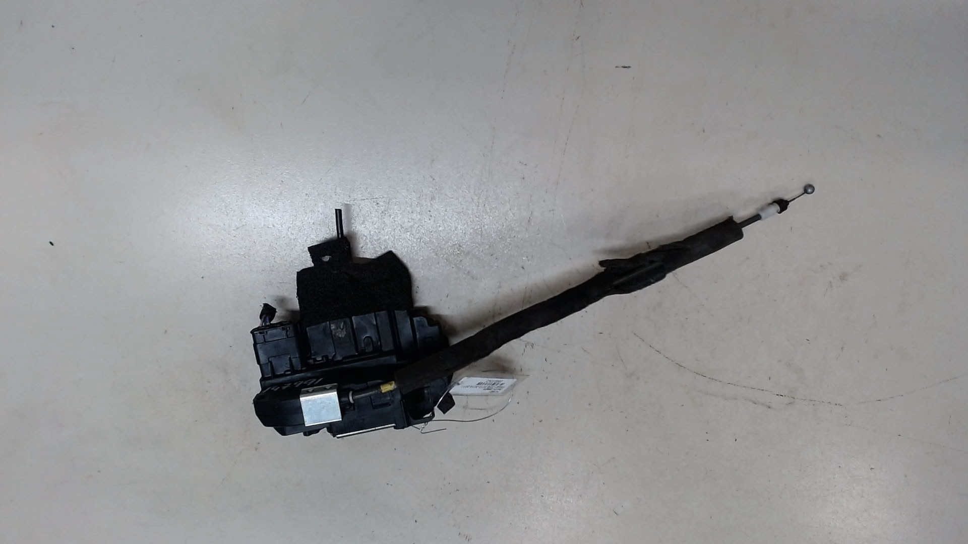 Замок двери задней левой