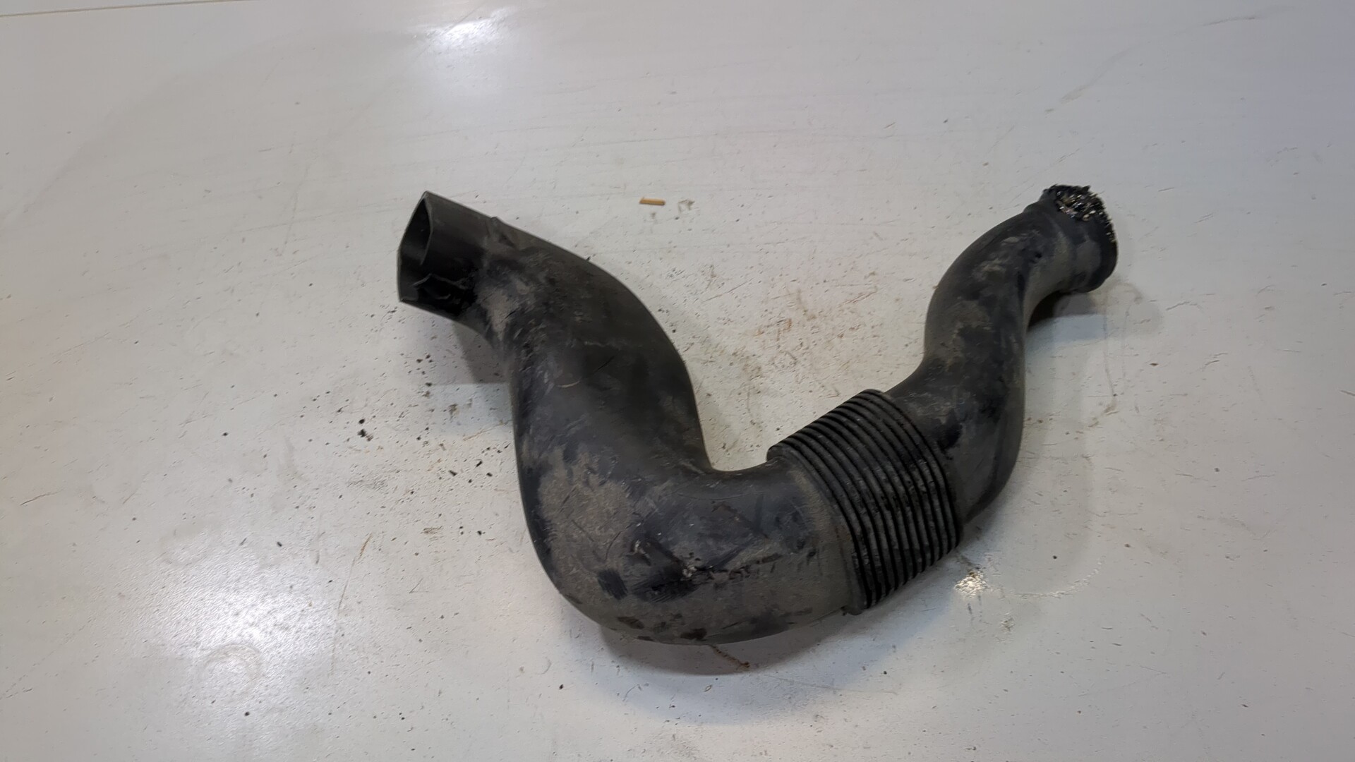 Патрубок воздушного фильтра