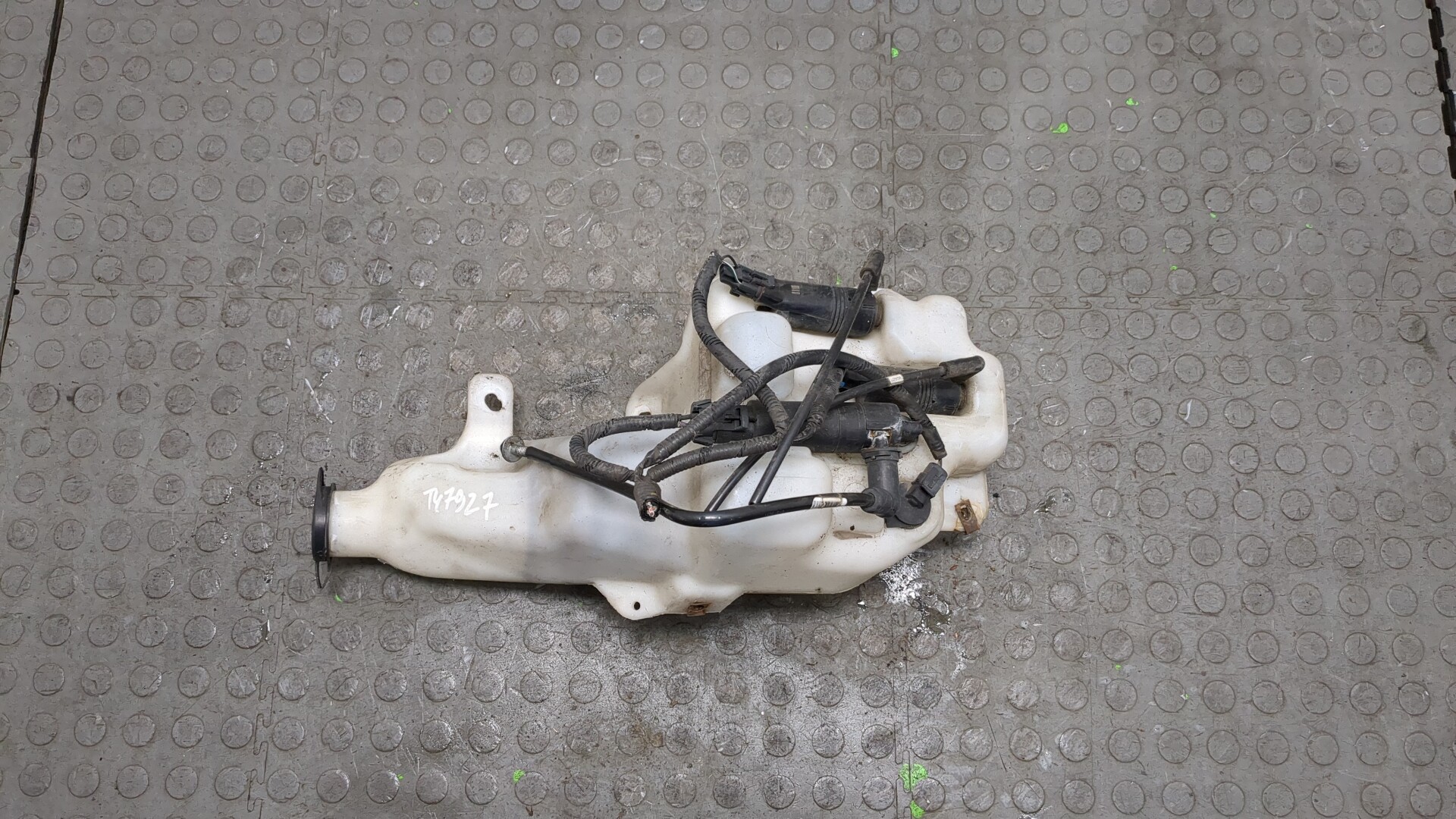 Бачок омывателя лобового стекла