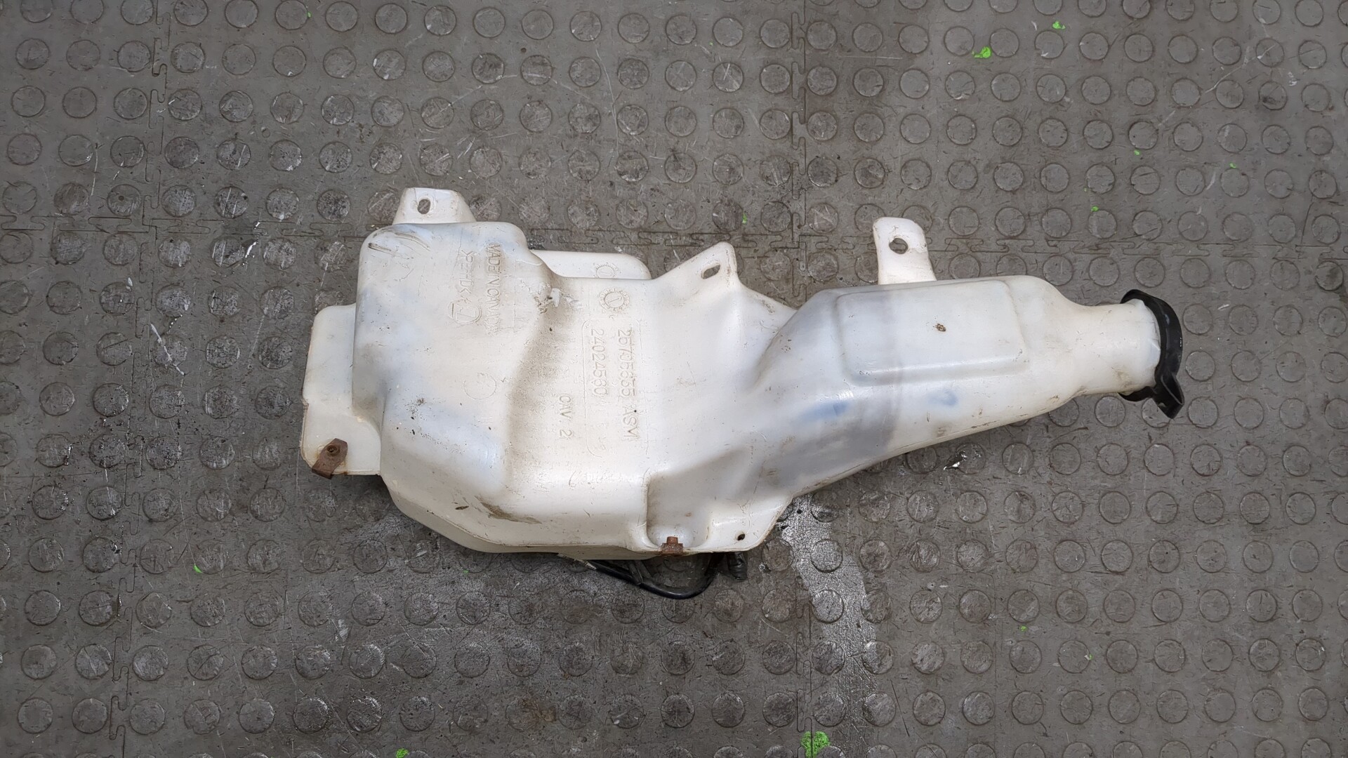 Бачок омывателя лобового стекла