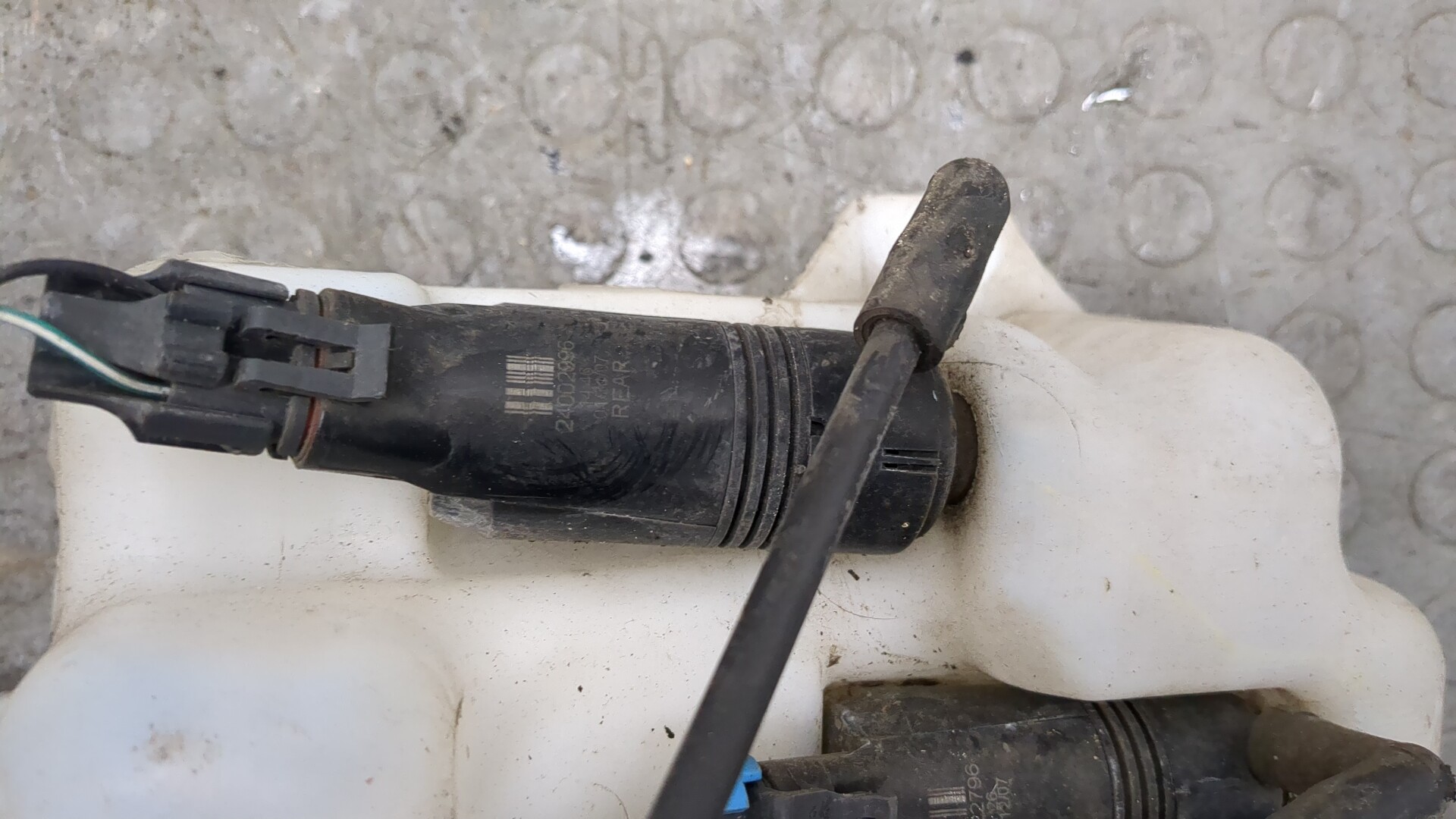 Бачок омывателя лобового стекла