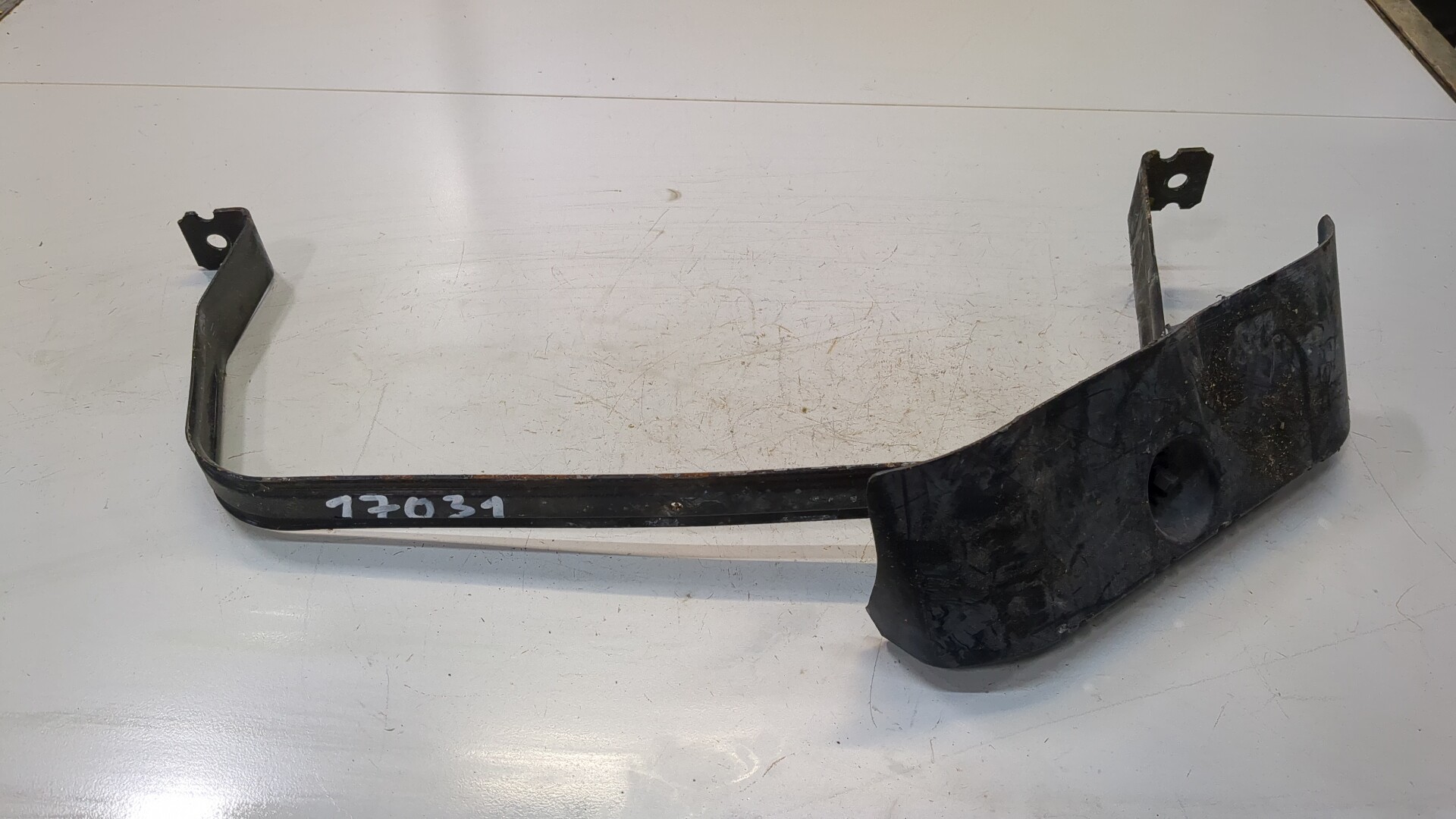 Лента крепления бензобака