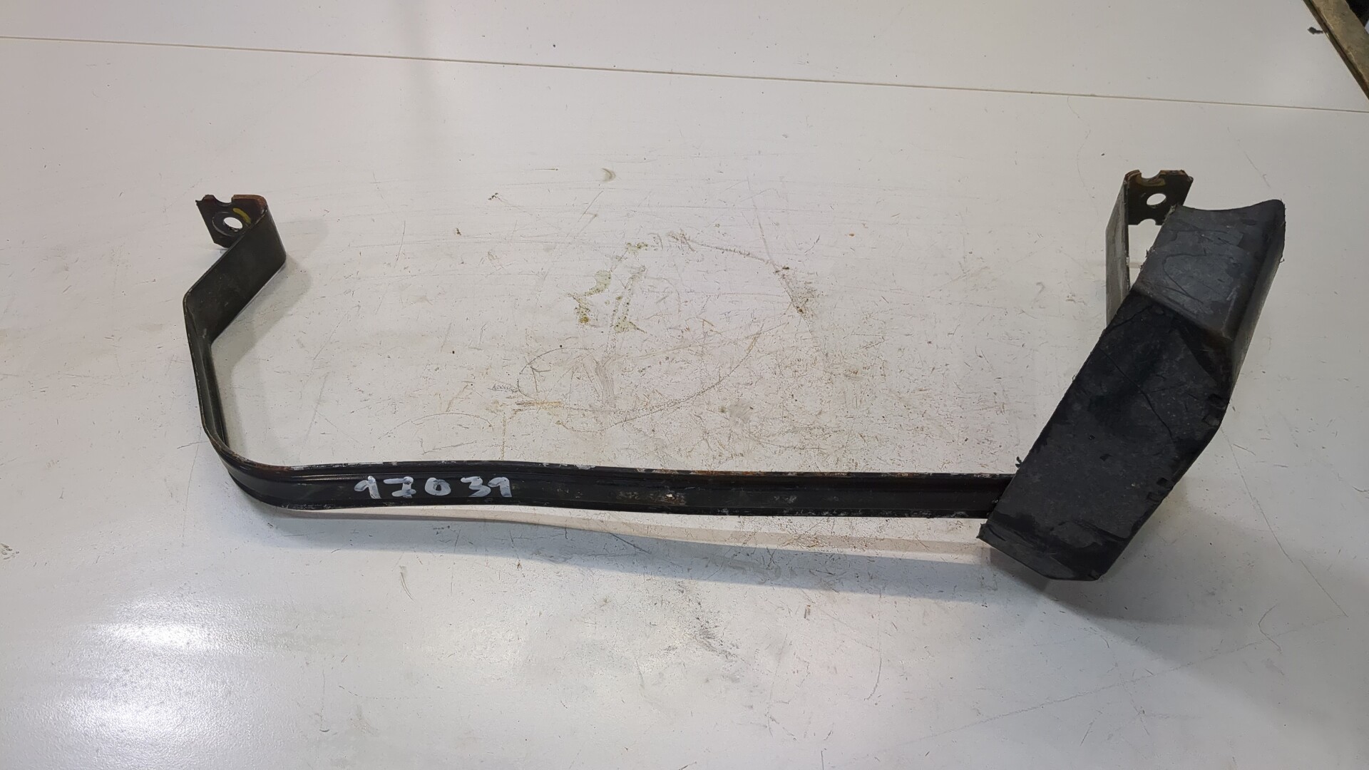 Лента крепления бензобака