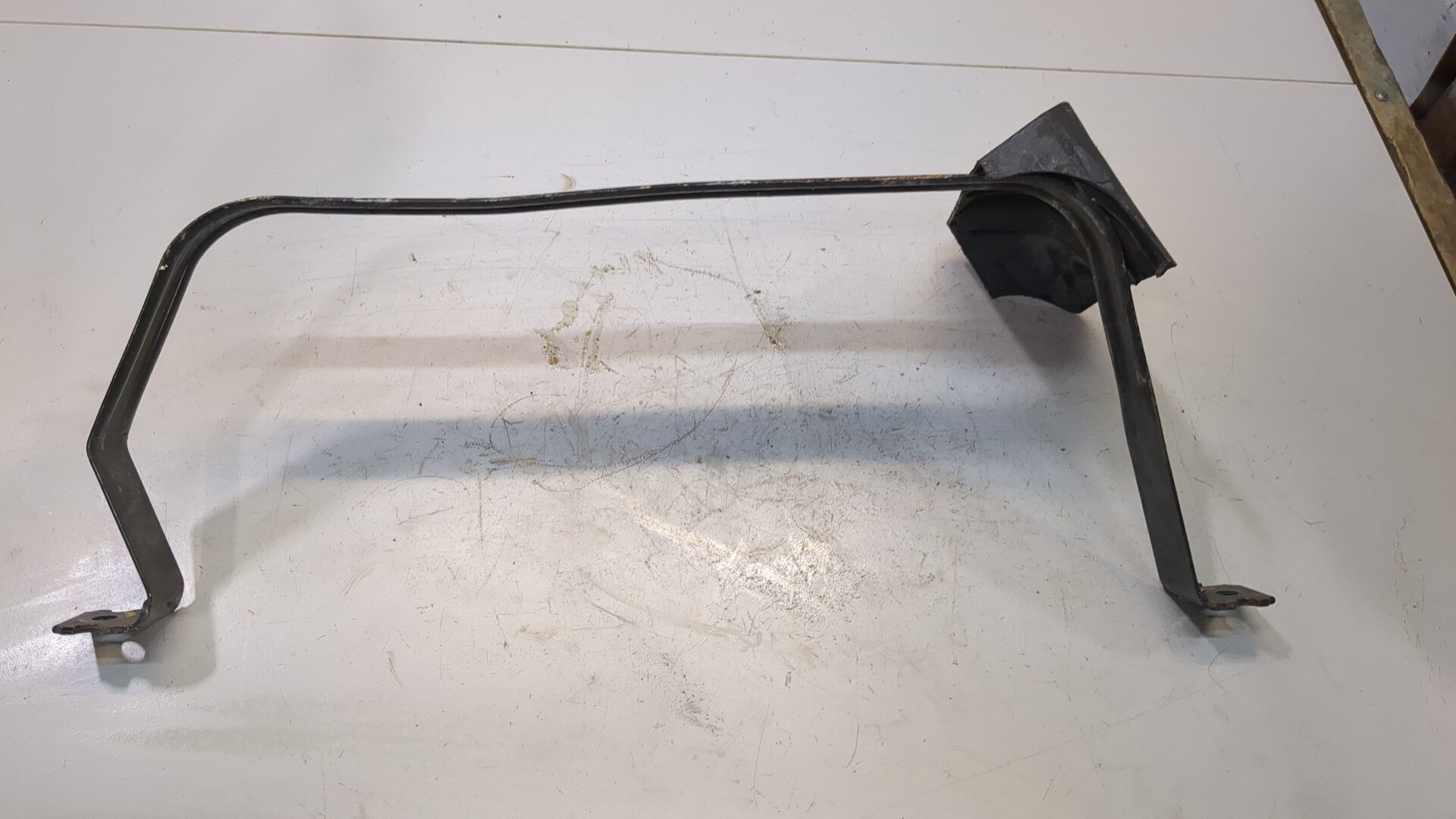 Лента крепления бензобака