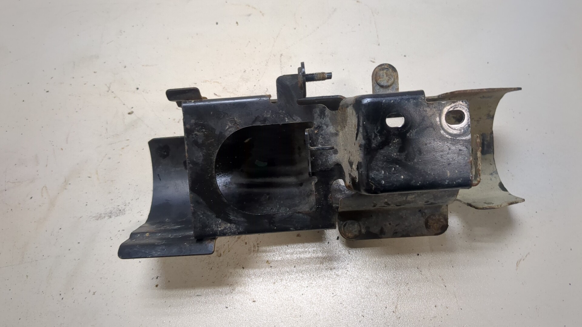 Кронштейн топливного фильтра