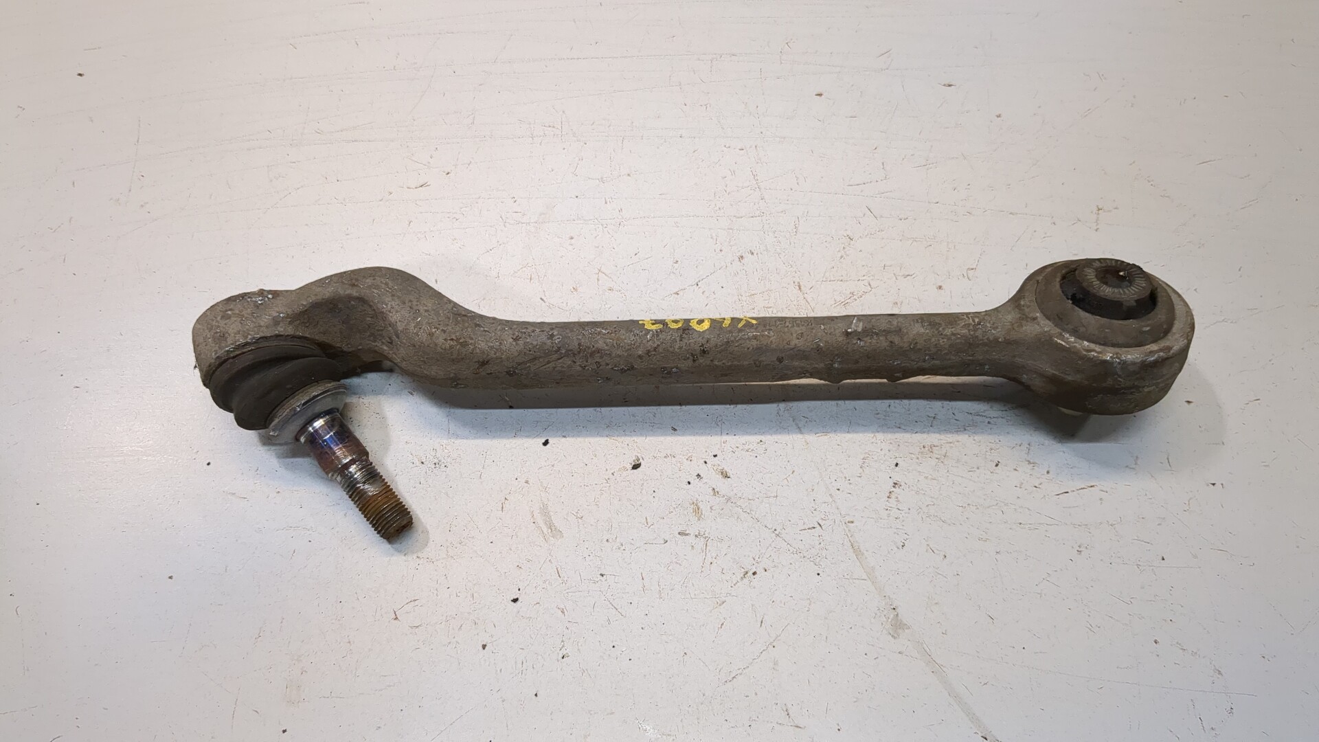Рычаг передний левый