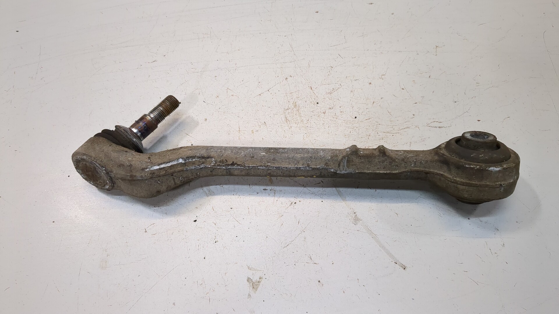 Рычаг передний левый