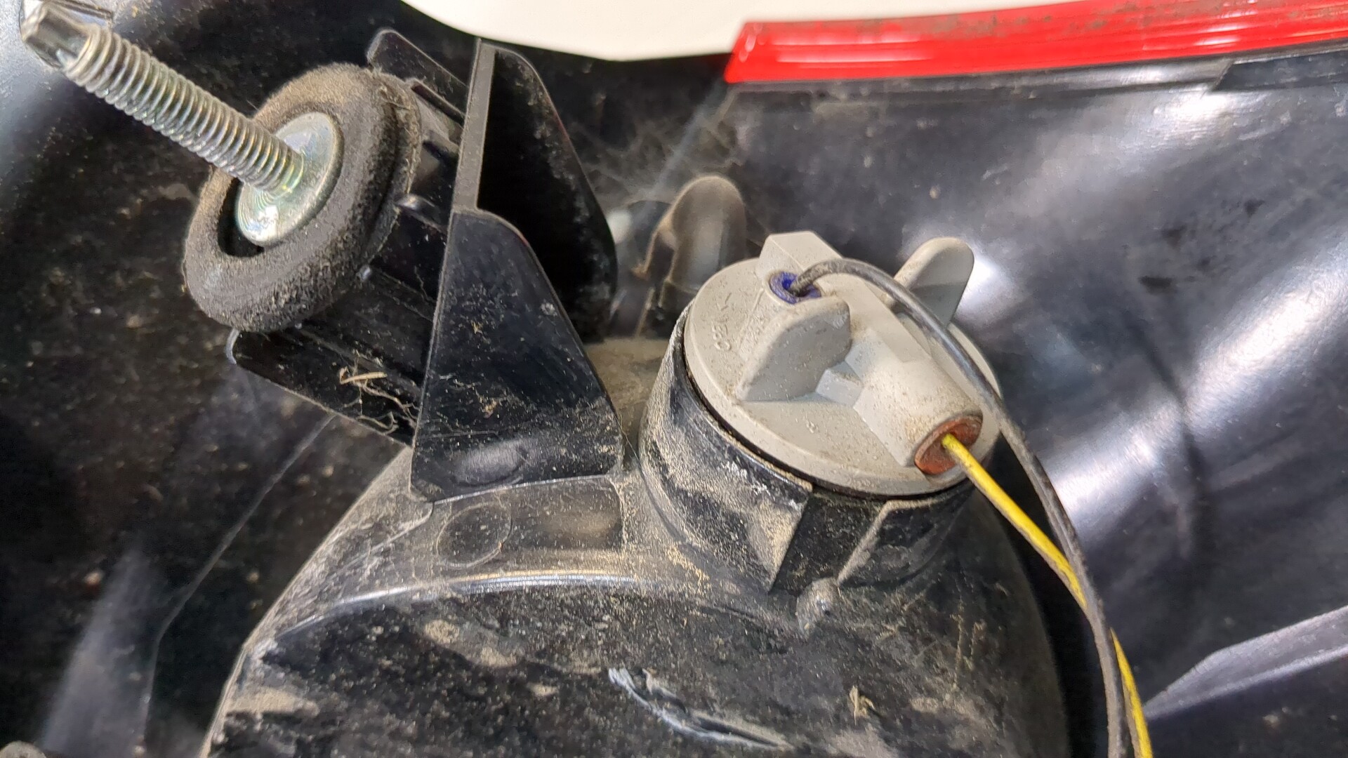 Фонарь задний левый