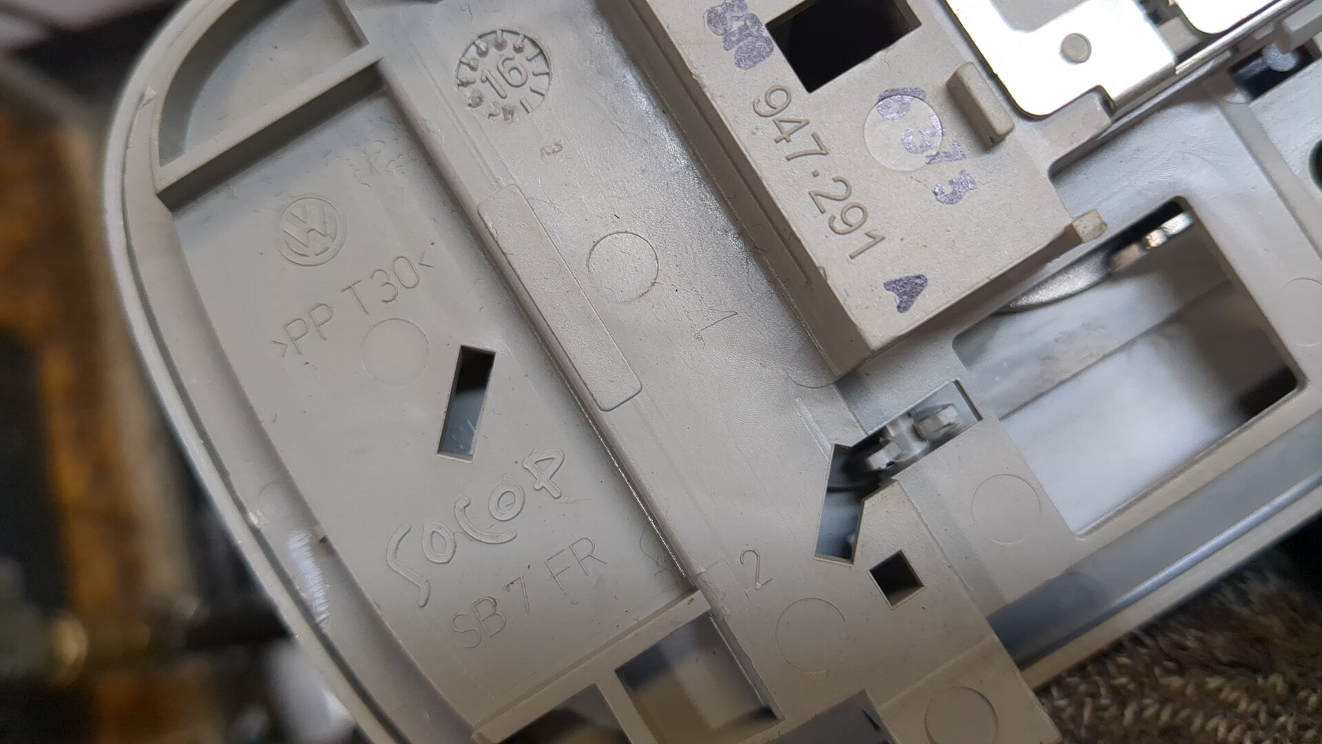 Плафон салонный