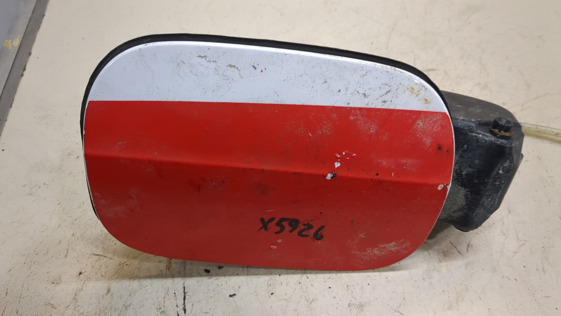 Лючок бензобака