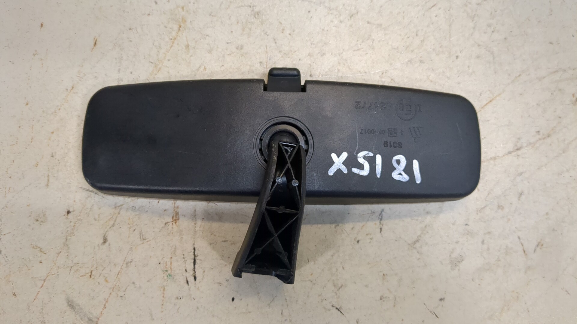 Зеркало заднего вида