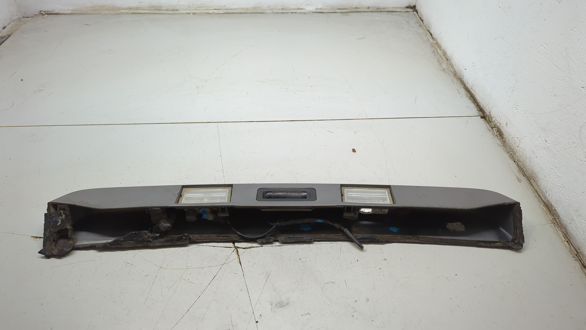 Фонарь подсветки номера